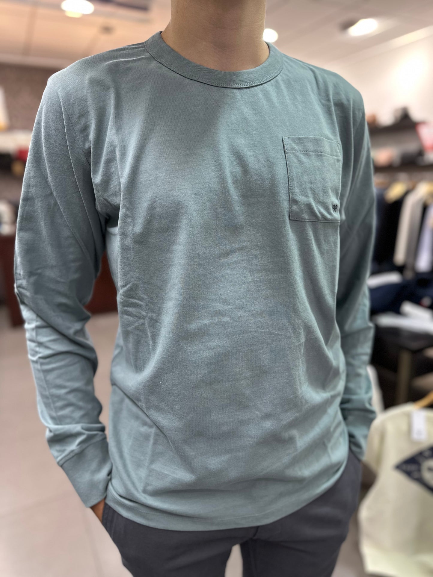 CAMISETA SILBON MANGA LARGA VERDE CON BOLSILLO