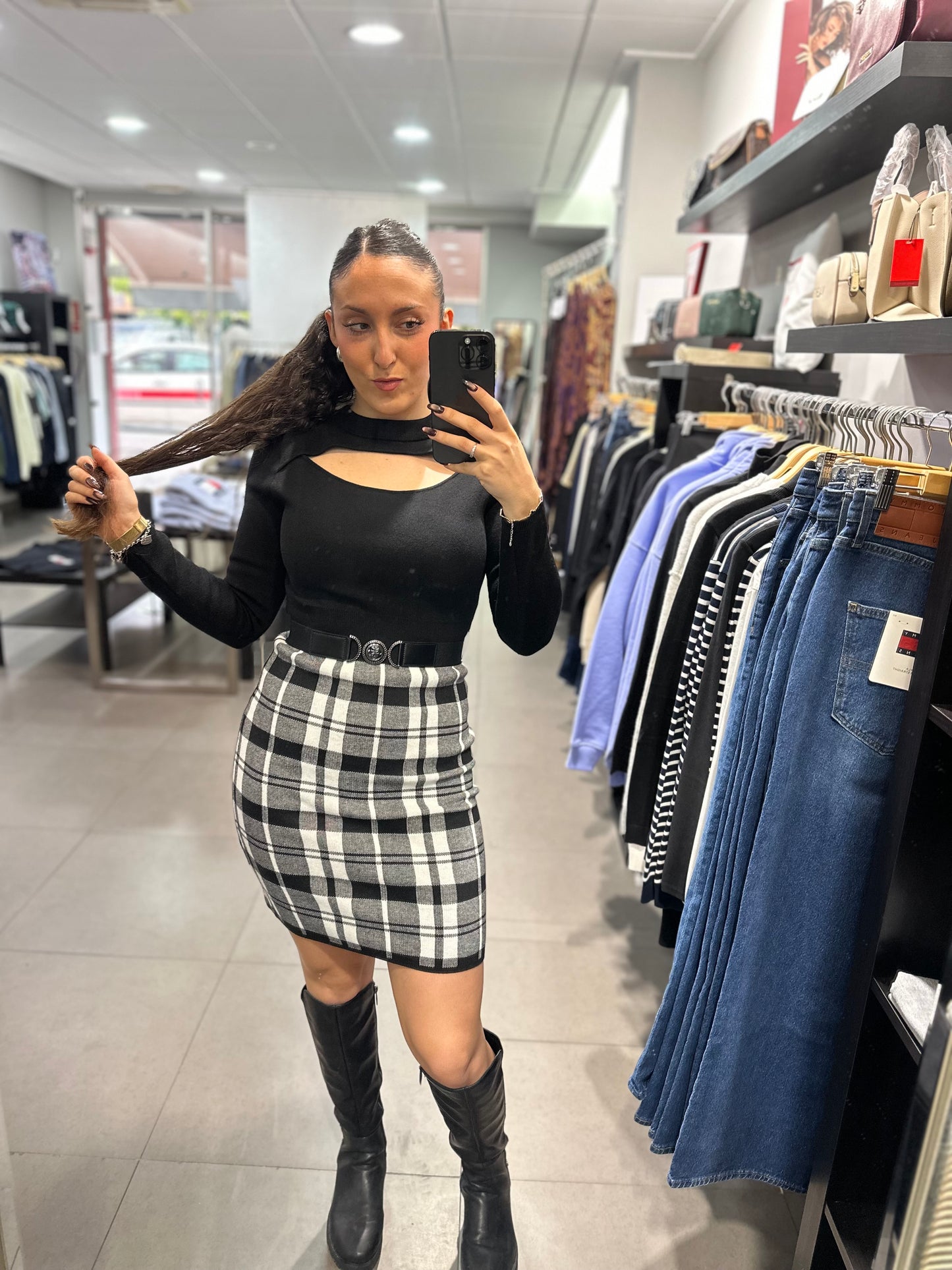 VESTIDO GUESS PUNTO CON CINTURON