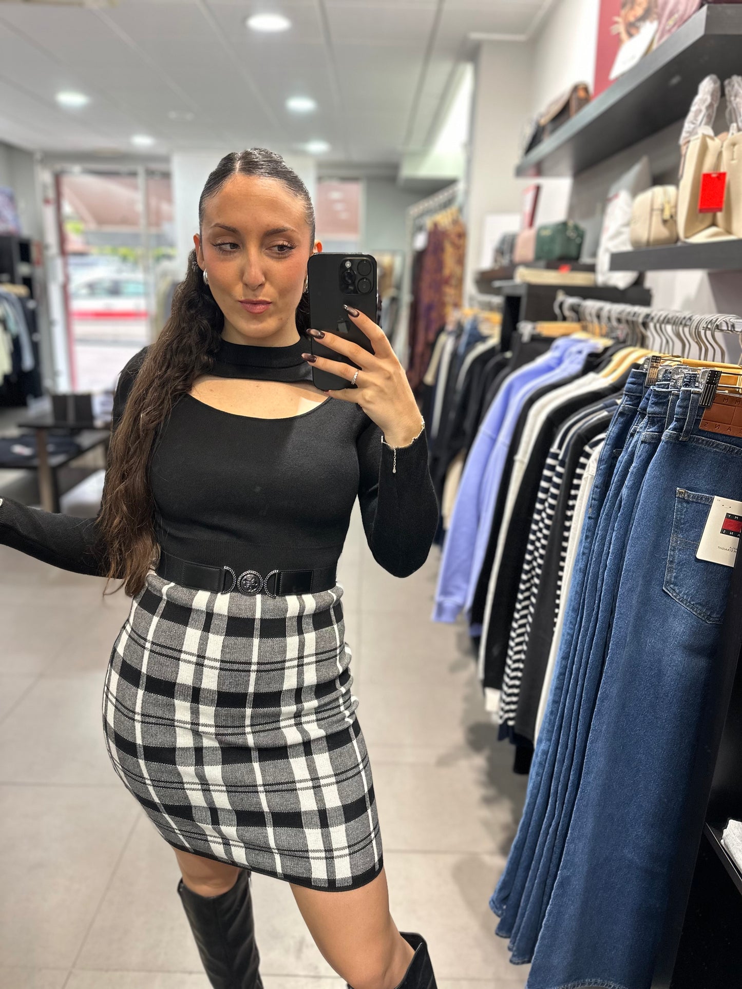 VESTIDO GUESS PUNTO CON CINTURON