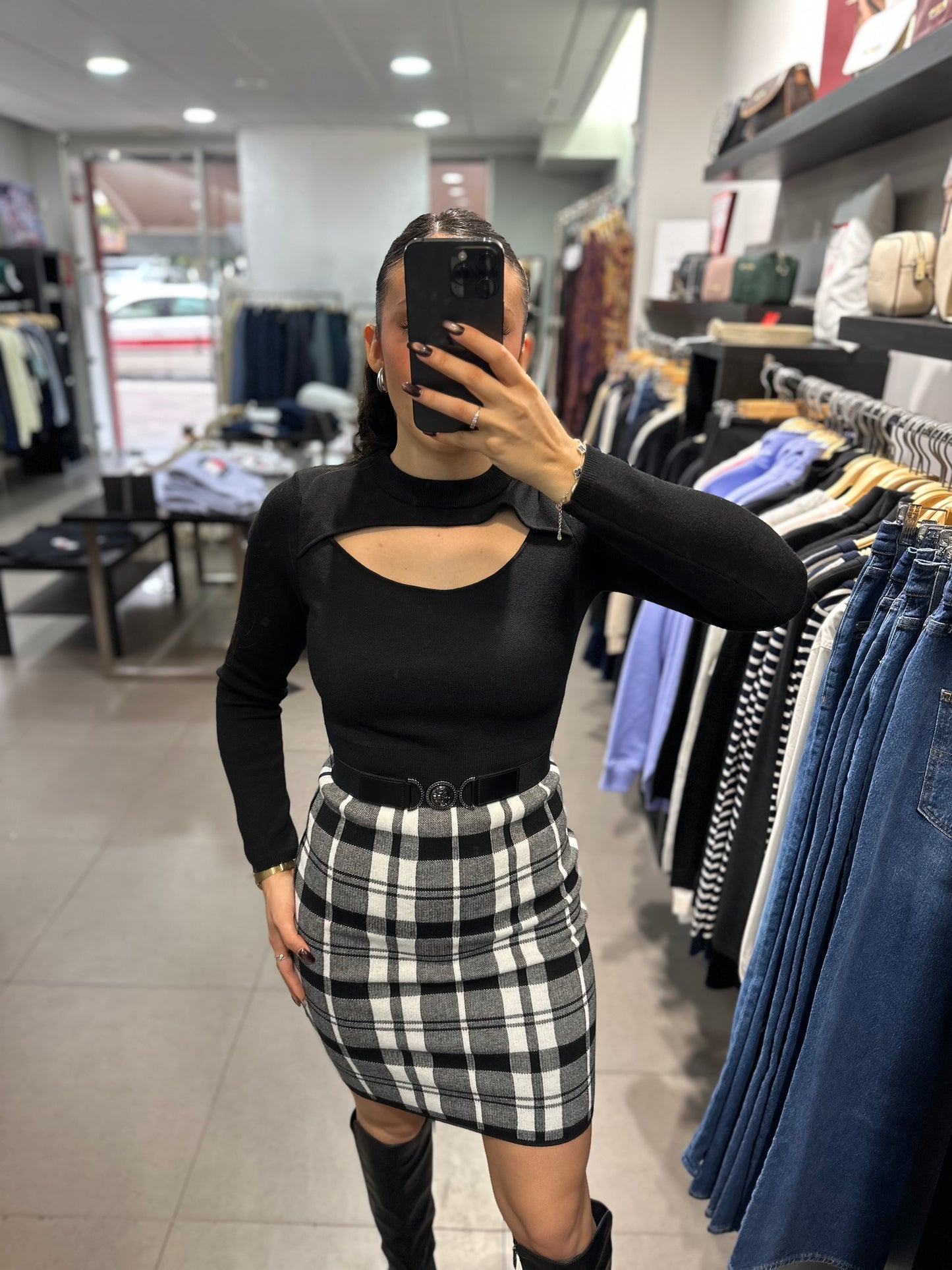 VESTIDO GUESS PUNTO CON CINTURON