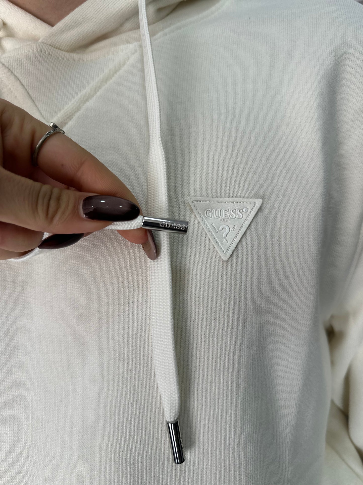 SUDADERA GUESS BEIGE CON CAPUCHA