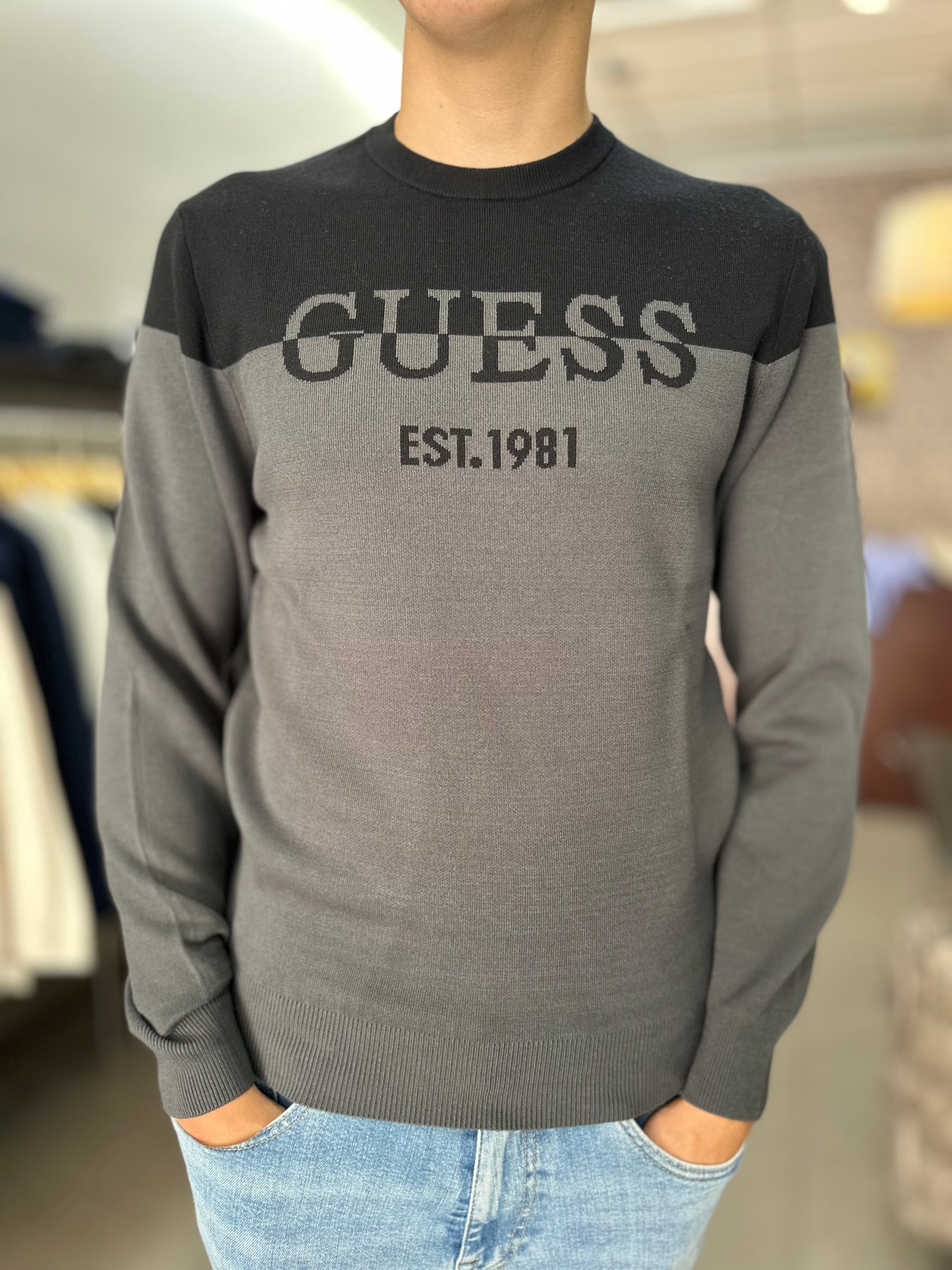 JERSEY GUESS GRIS Y NEGRO