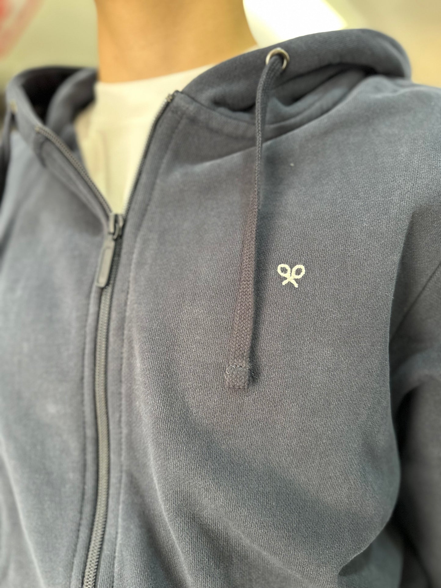 SUDADERA SILBON CON CREMALLERA Y CAPUCHA AZUL MARINA