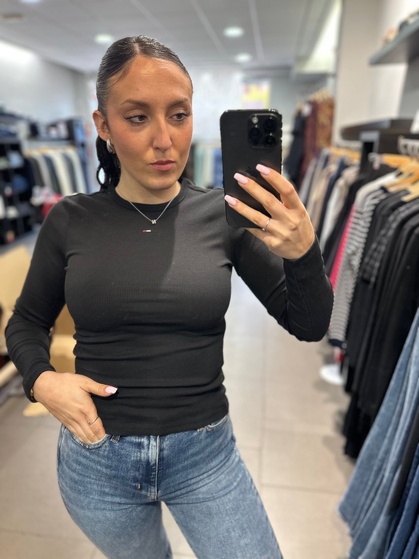 CAMISETA TOMMY JEANS CANALÉ NEGRO
