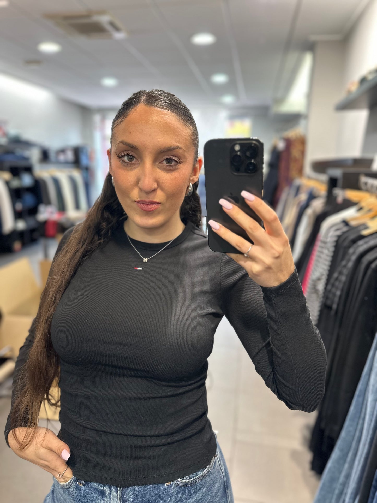 CAMISETA TOMMY JEANS CANALÉ NEGRO