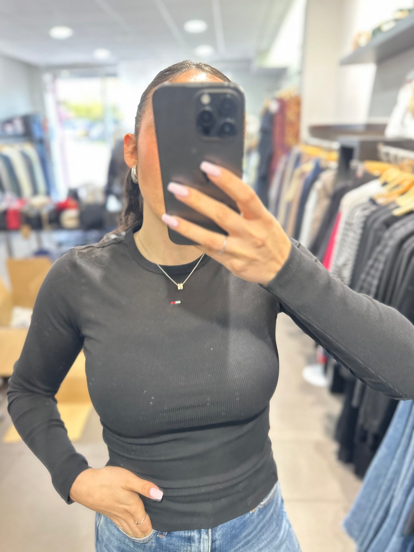 CAMISETA TOMMY JEANS CANALÉ NEGRO