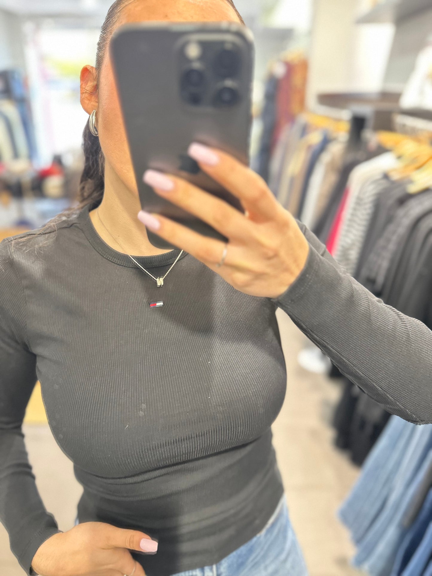CAMISETA TOMMY JEANS CANALÉ NEGRO