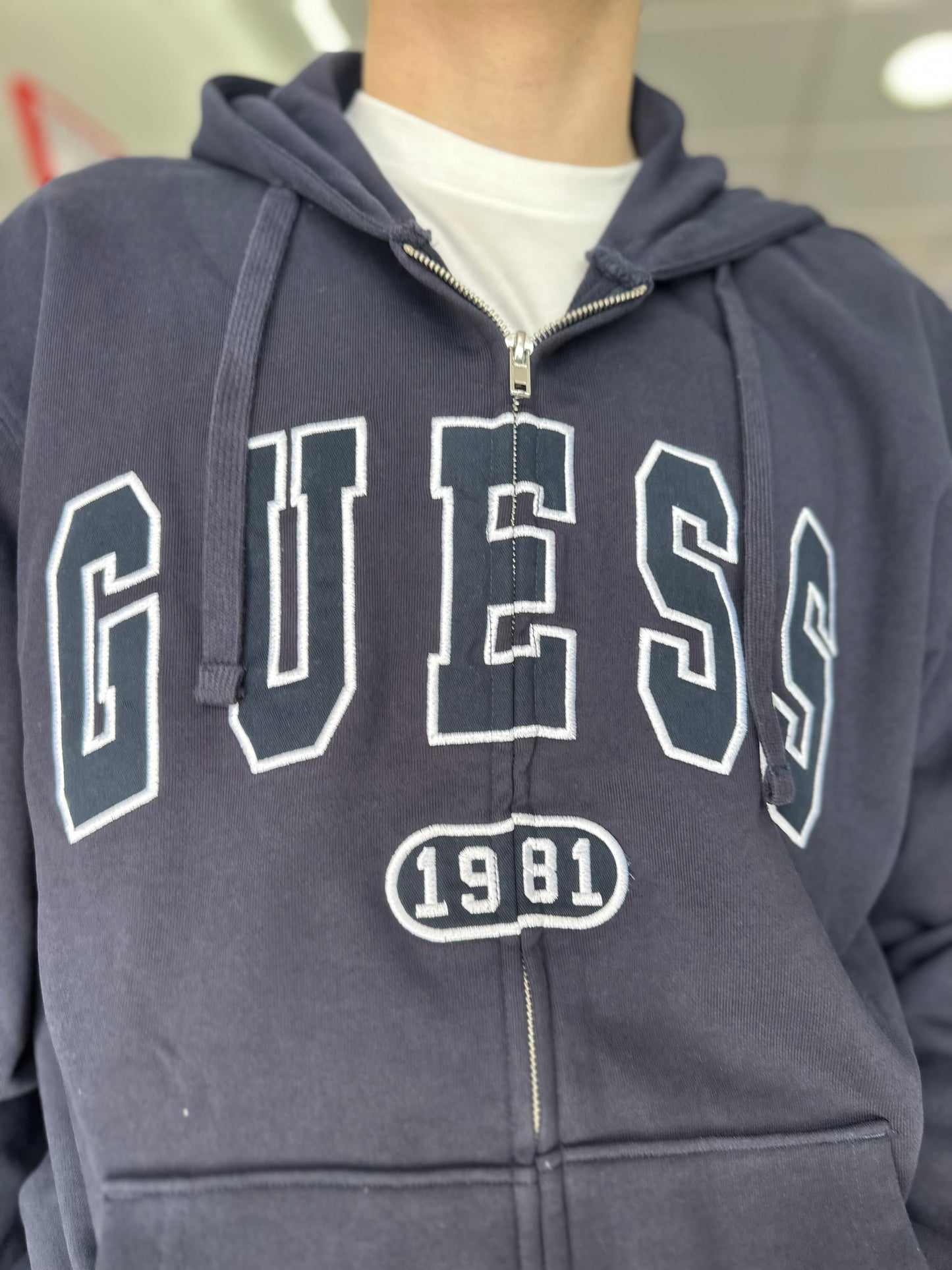 SUDADERA CON CREMALLERA GUESS