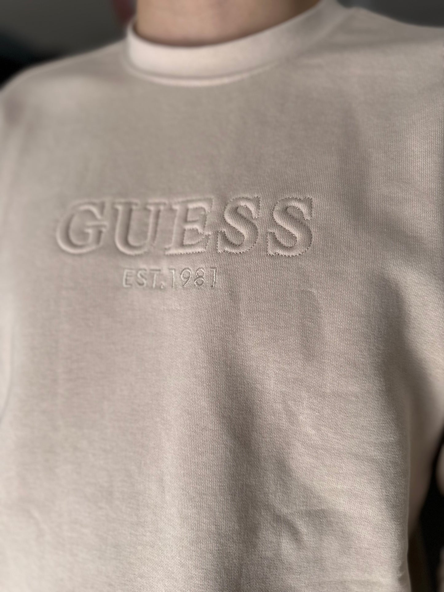 SUDADERA GUESS CREMA