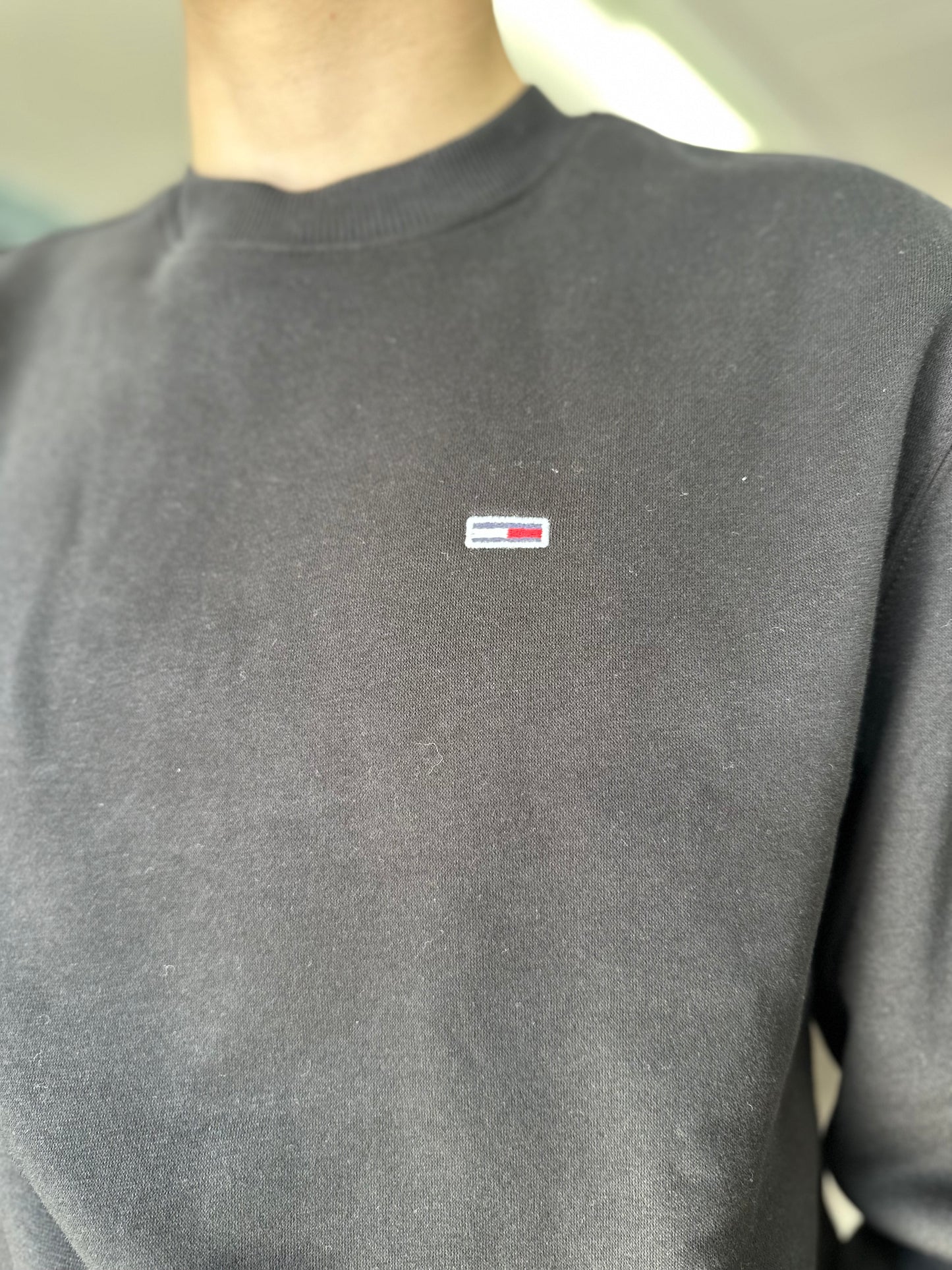 SUDADERA TOMMY NEGRA BÁSICA