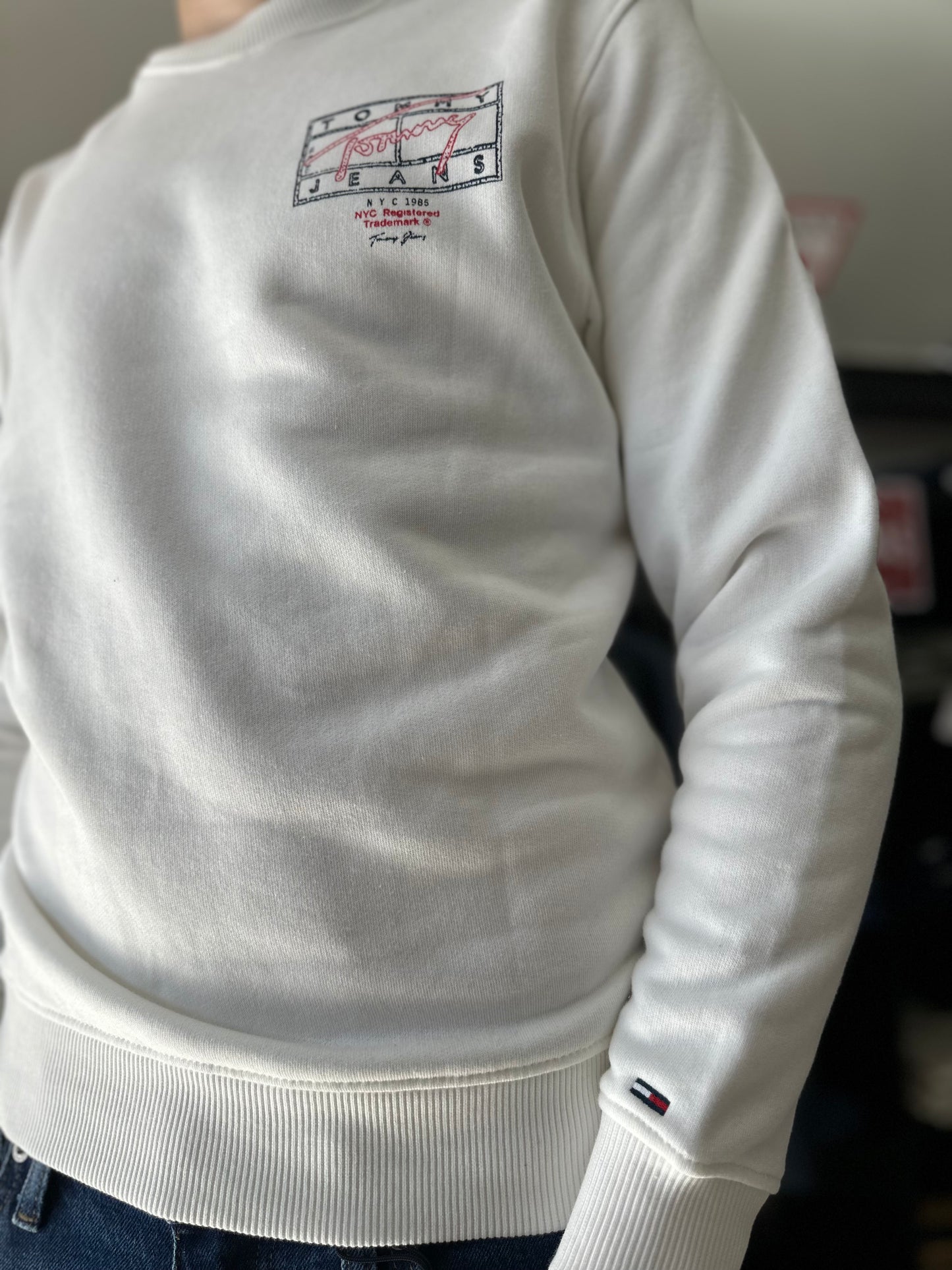 SUDADERA TOMMY LOGO ESPALDA BLANCA