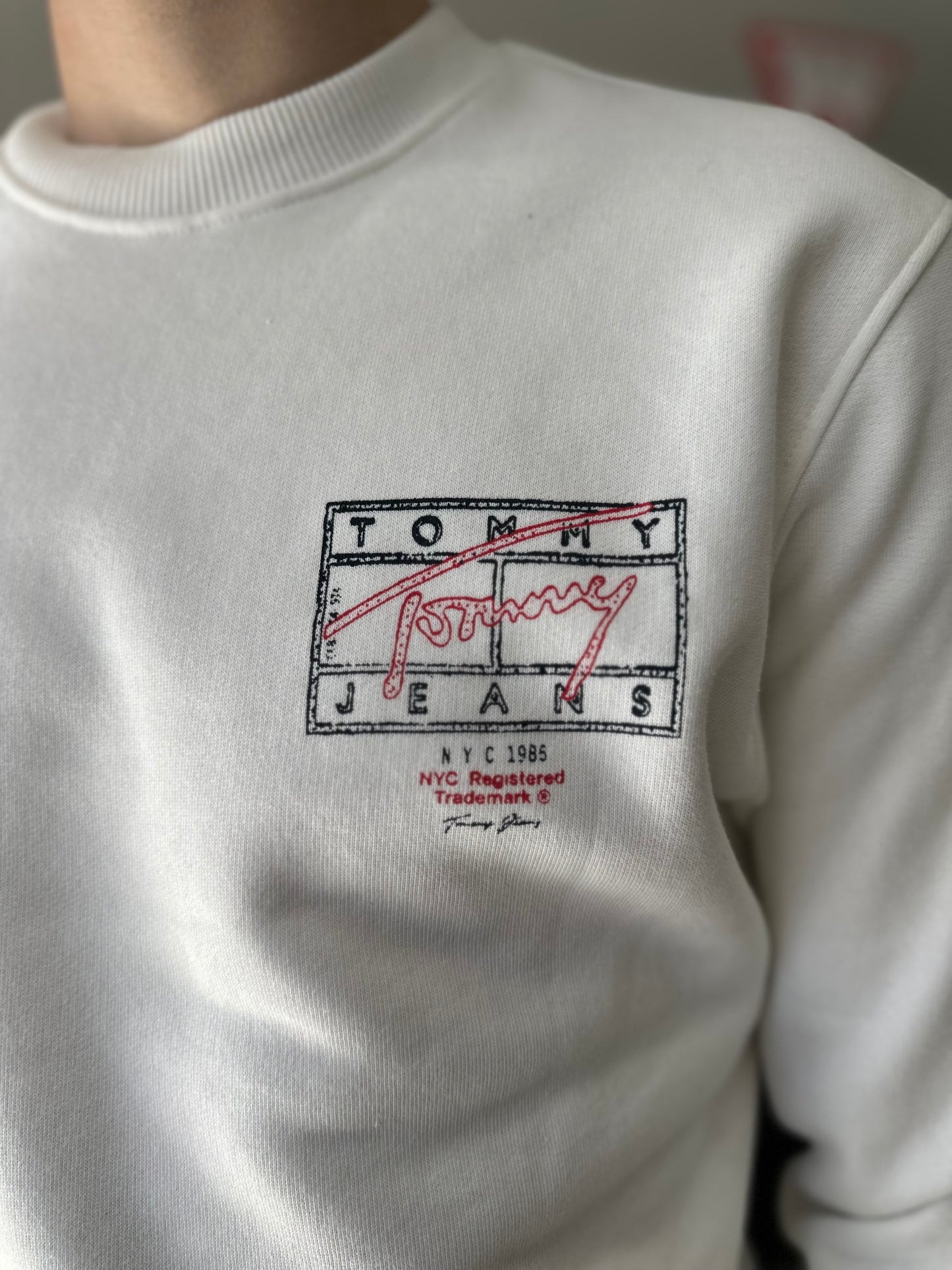 SUDADERA TOMMY LOGO ESPALDA BLANCA