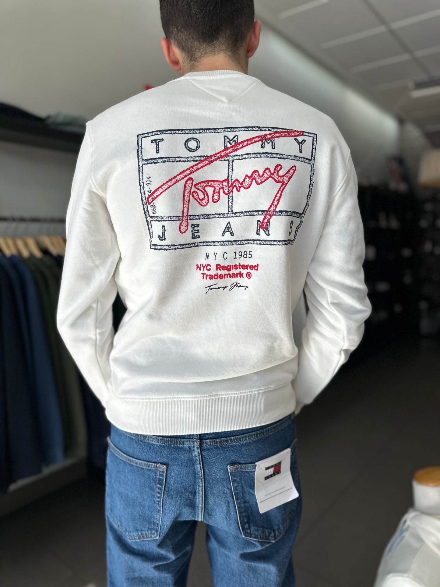 SUDADERA TOMMY LOGO ESPALDA BLANCA