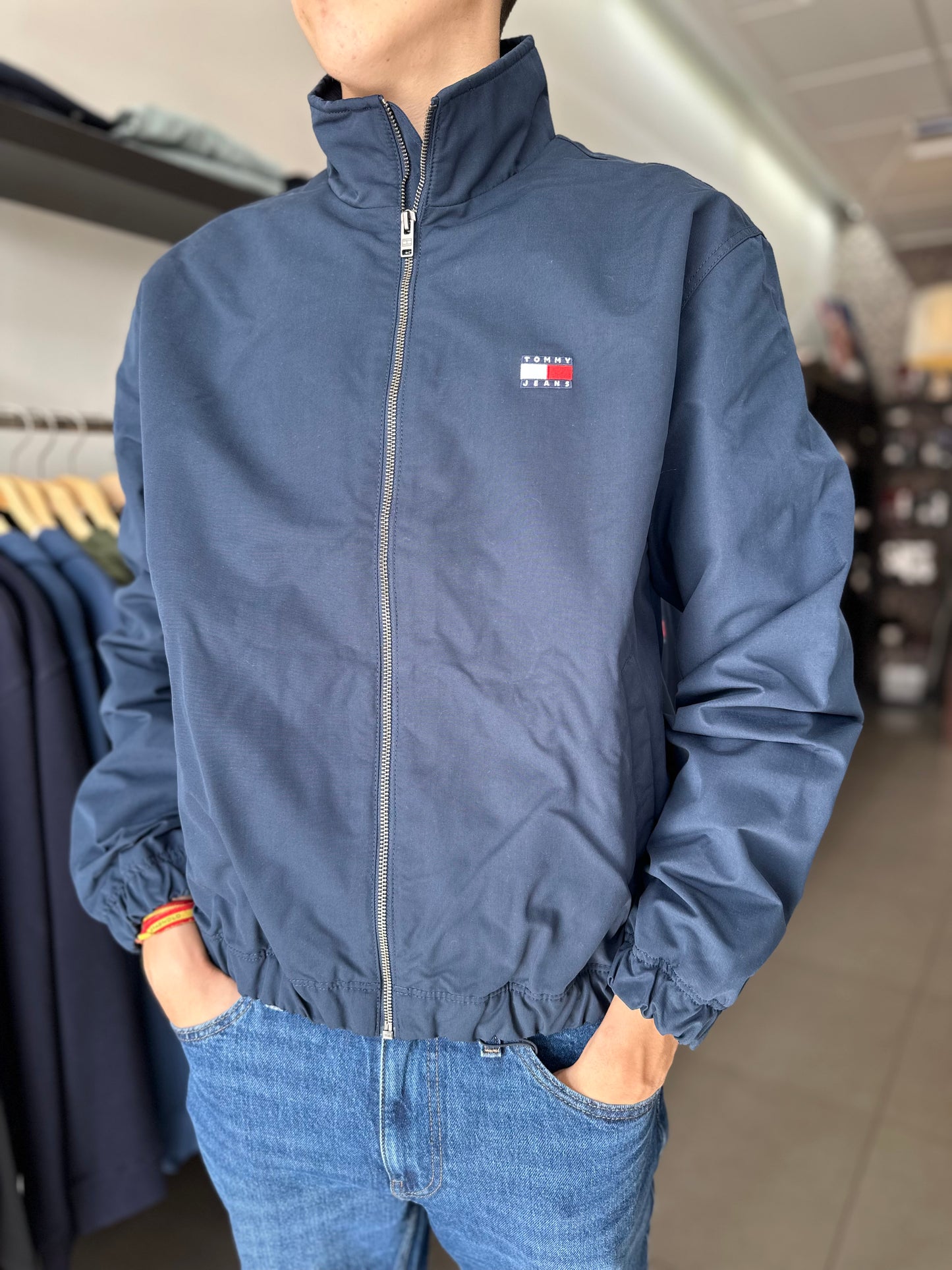 CHAQUETA TOMMY BOMBER CORTAVIENTOS AZUL MARINA