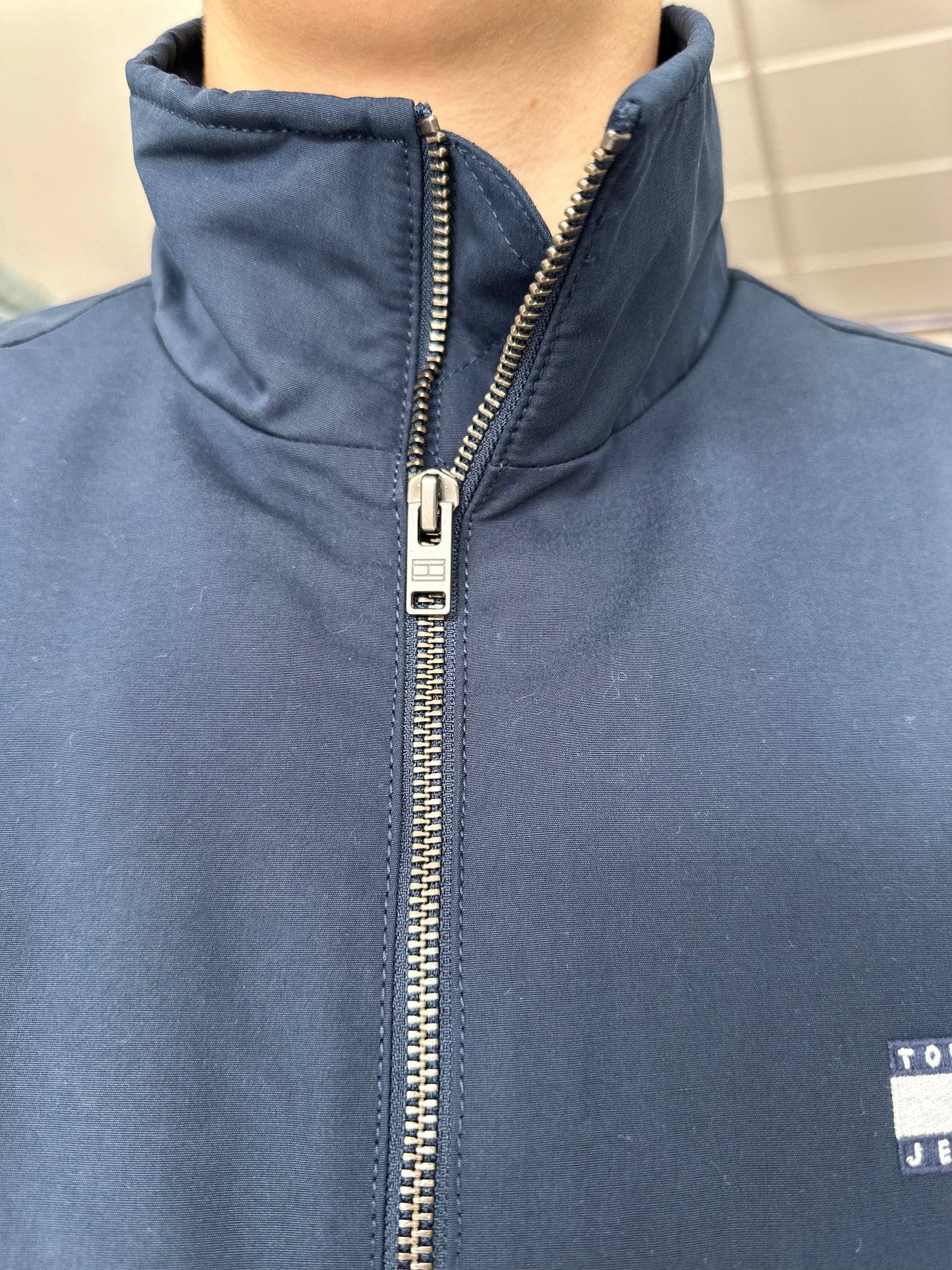 CHAQUETA TOMMY BOMBER CORTAVIENTOS AZUL MARINA
