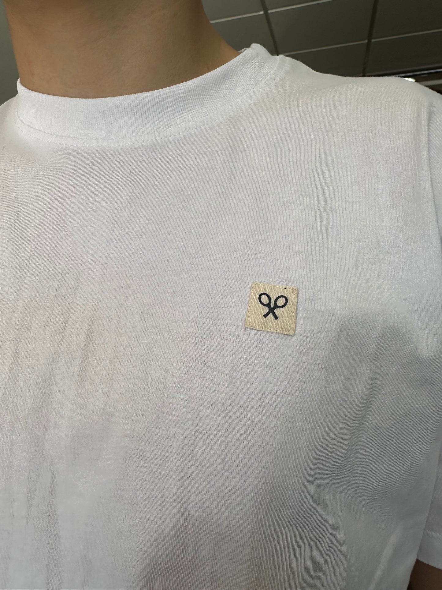 CAMISETA SILBON BLANCA CON LOGO BORDADO