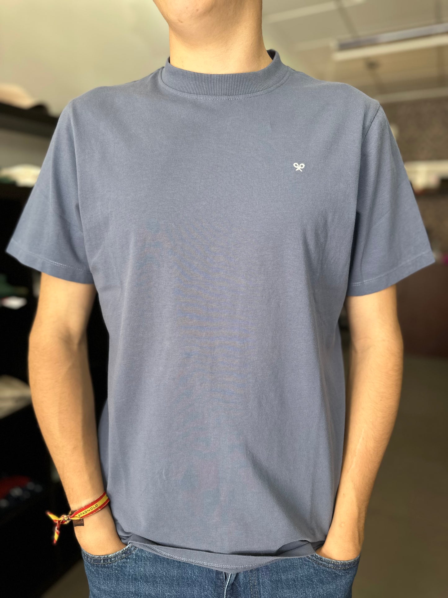 CAMISETA SILBON CON LOGO BORDADO EN LA ESPALDA AZUL INDIGO