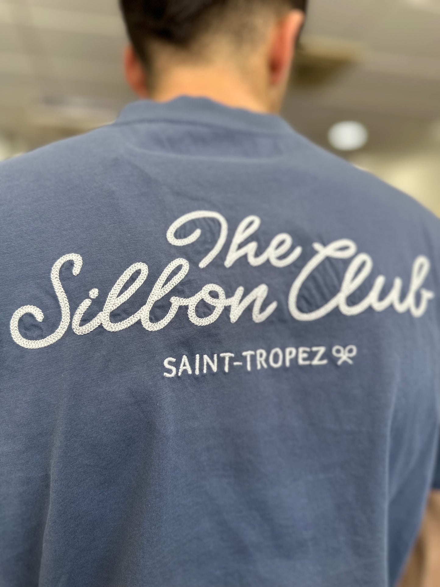CAMISETA SILBON CON LOGO BORDADO EN LA ESPALDA AZUL INDIGO