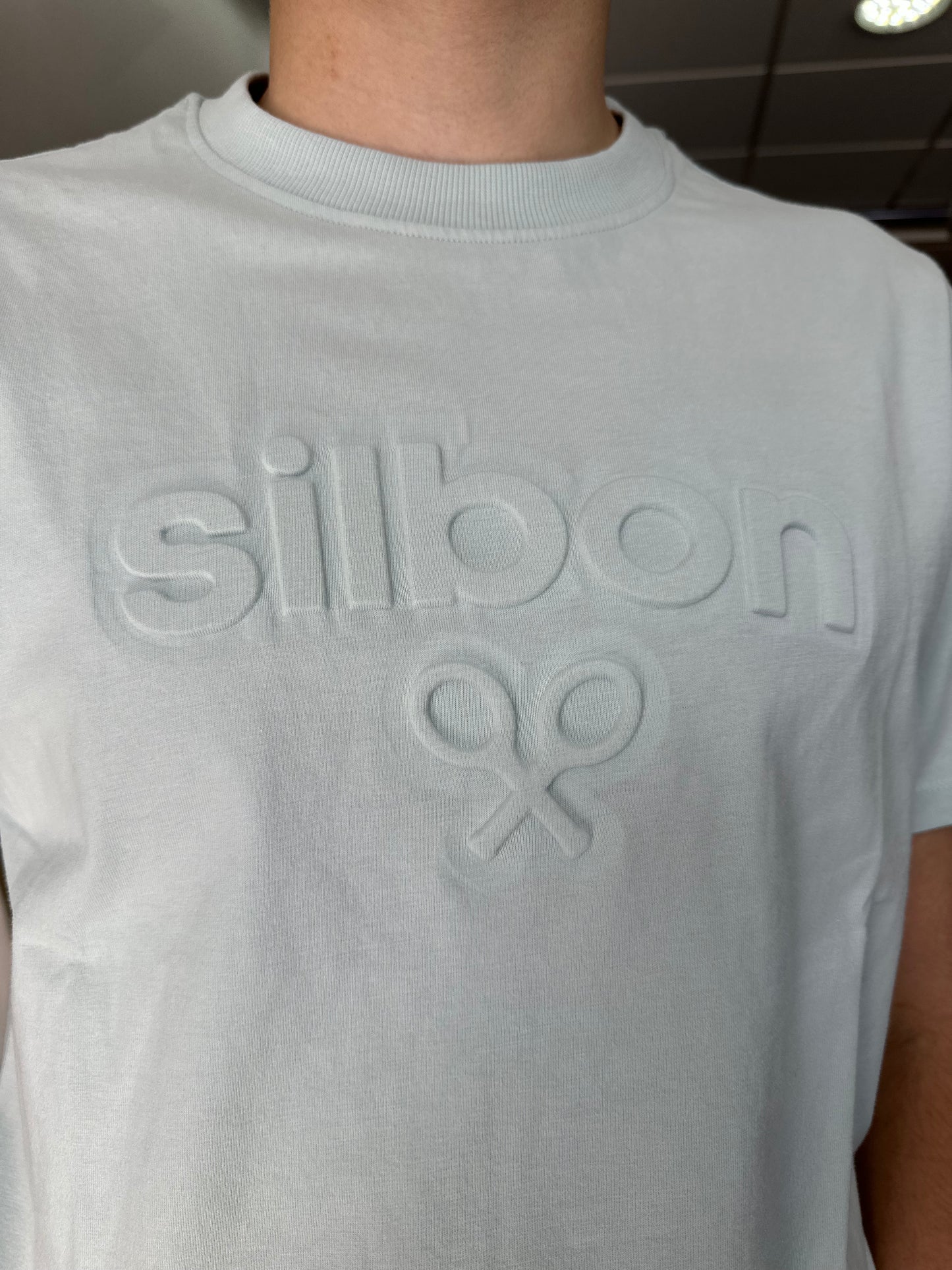 CAMISETA SILBON CON LOGO EN RELIEVE HOMBRE