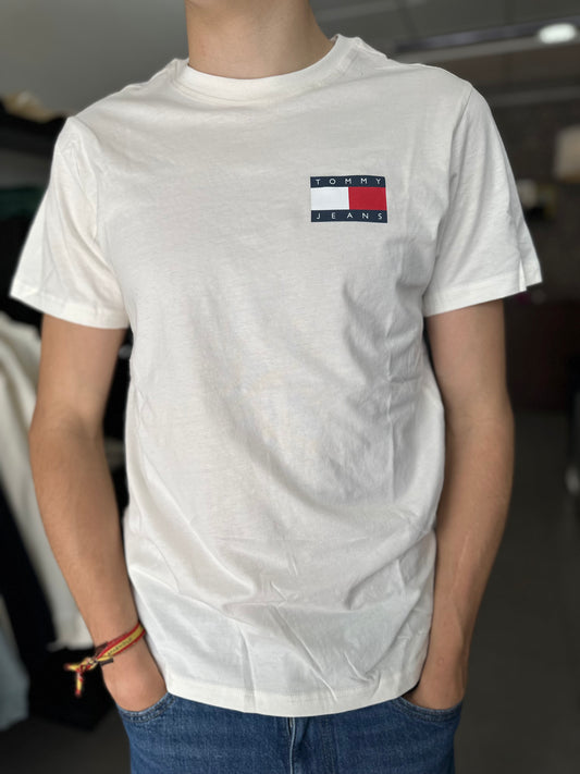CAMISETA TOMMY BLANCA CON LOGO BANDERA GRANDE EN EL PECHO