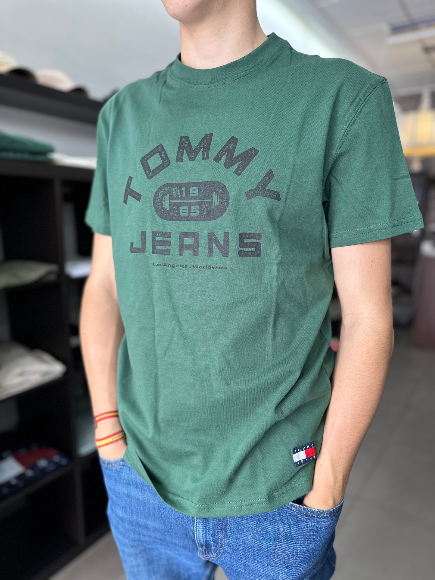 CAMISETA TOMMY VERDE CON LOGO