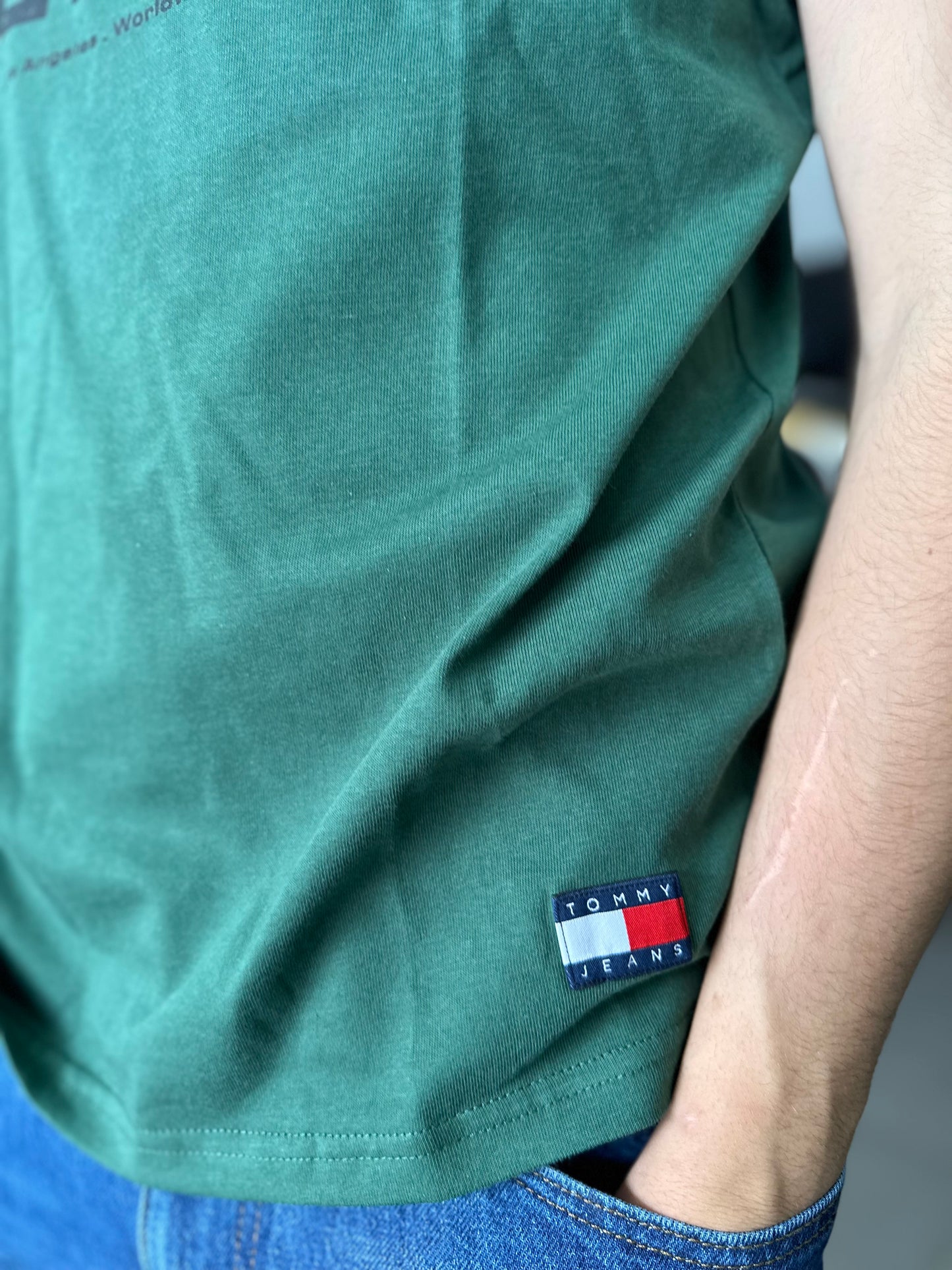 CAMISETA TOMMY VERDE CON LOGO