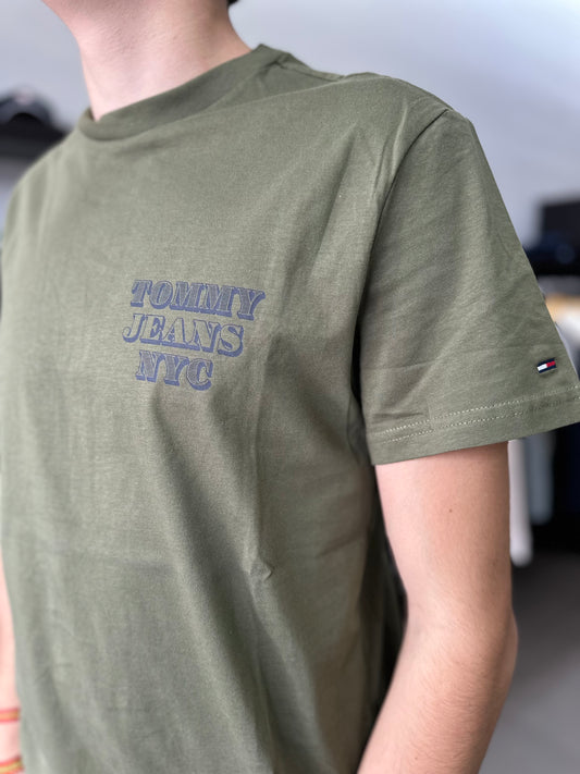 CAMISETA TOMMY VERDE MILITAR CON LOGO MARINO HOMBRE