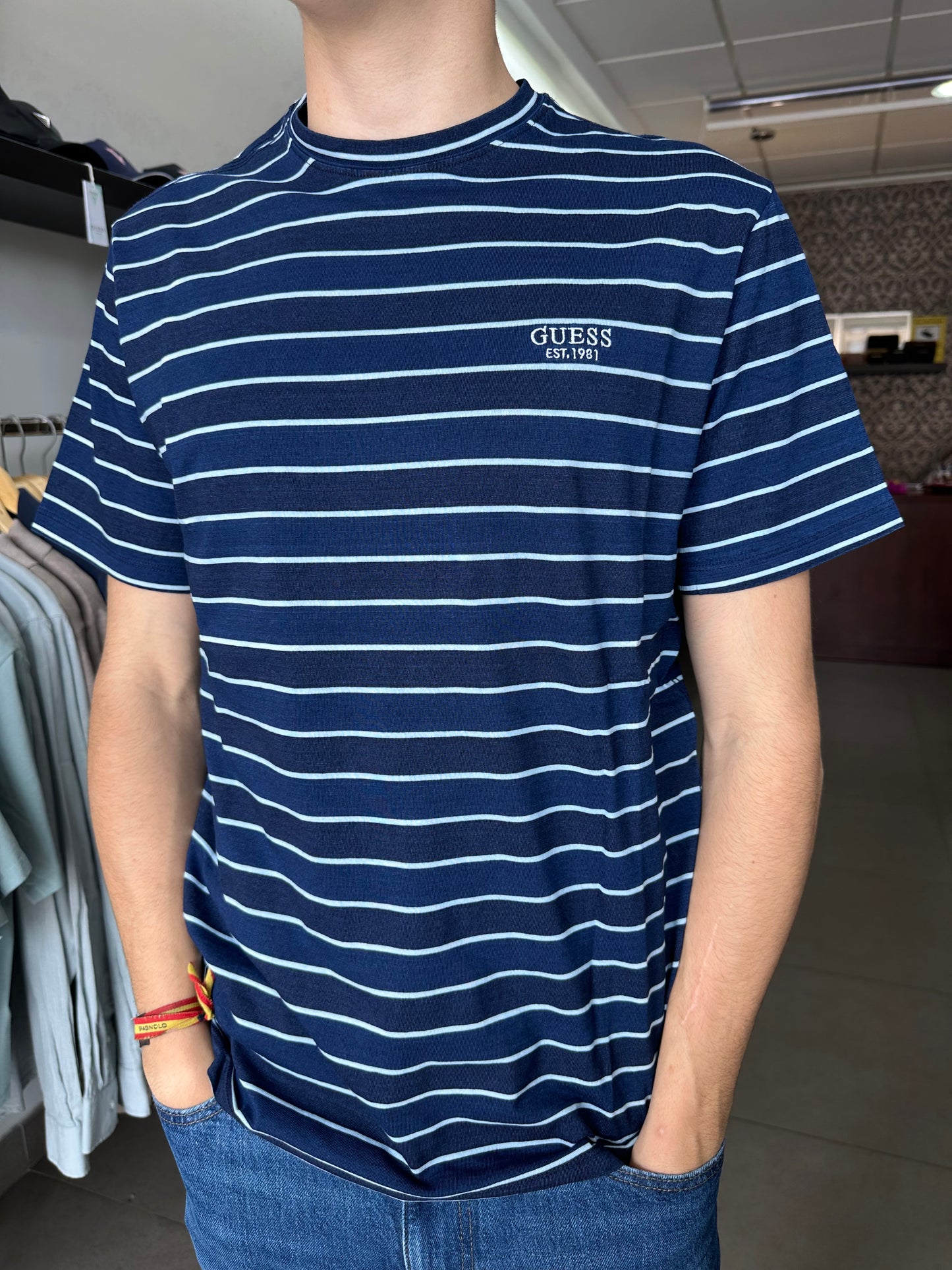 CAMISETA GUESS RAYAS MARINA