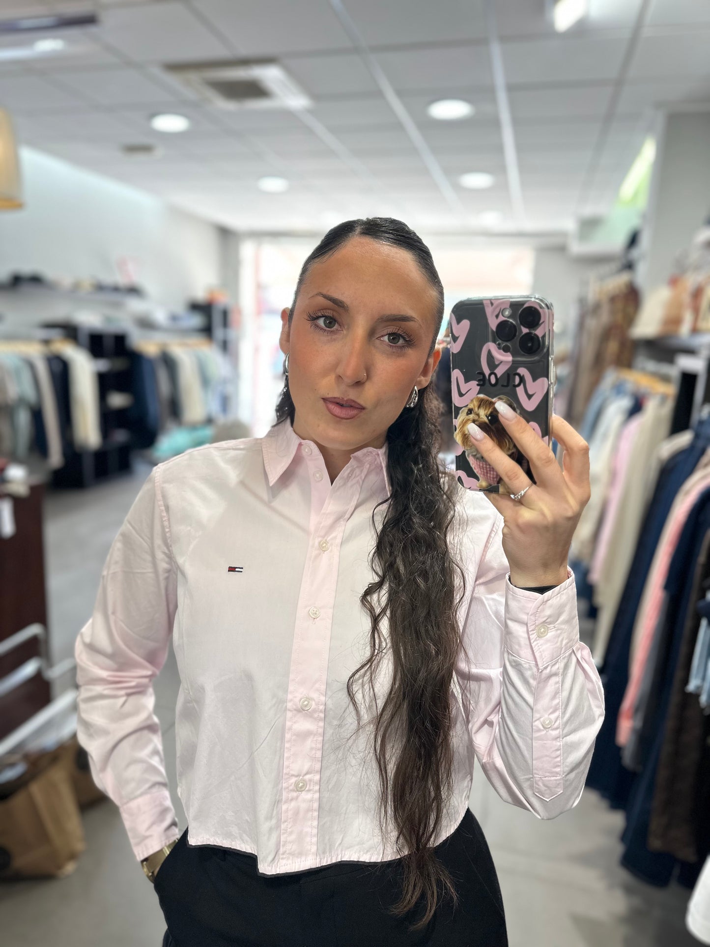 CAMISA TOMMY ROSA CON CORTE CUADRADO