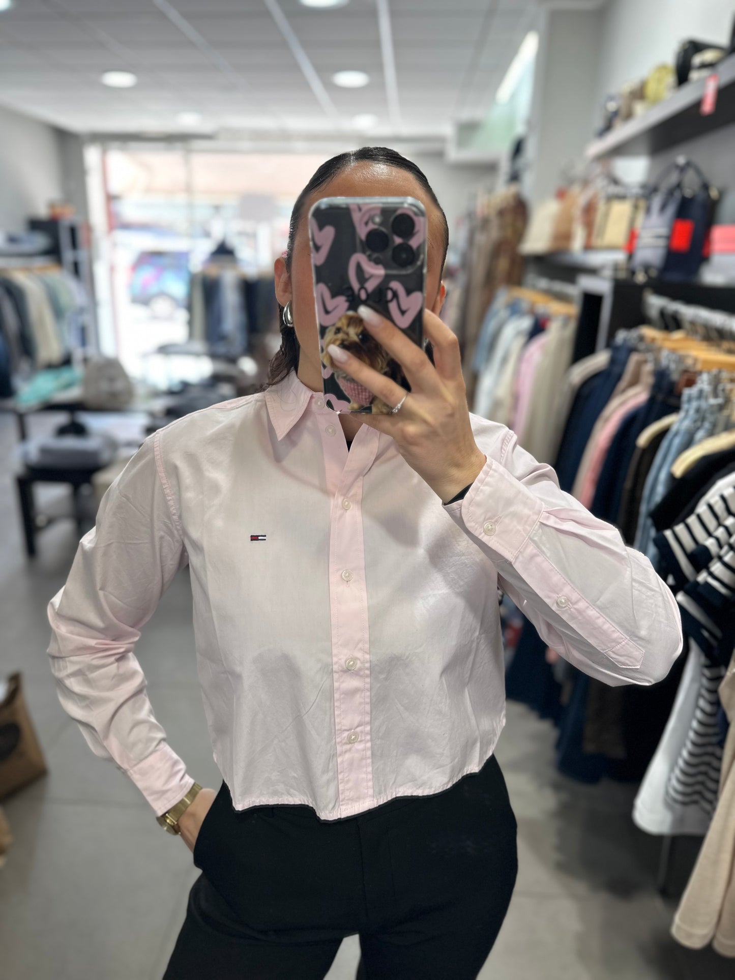 CAMISA TOMMY ROSA CON CORTE CUADRADO
