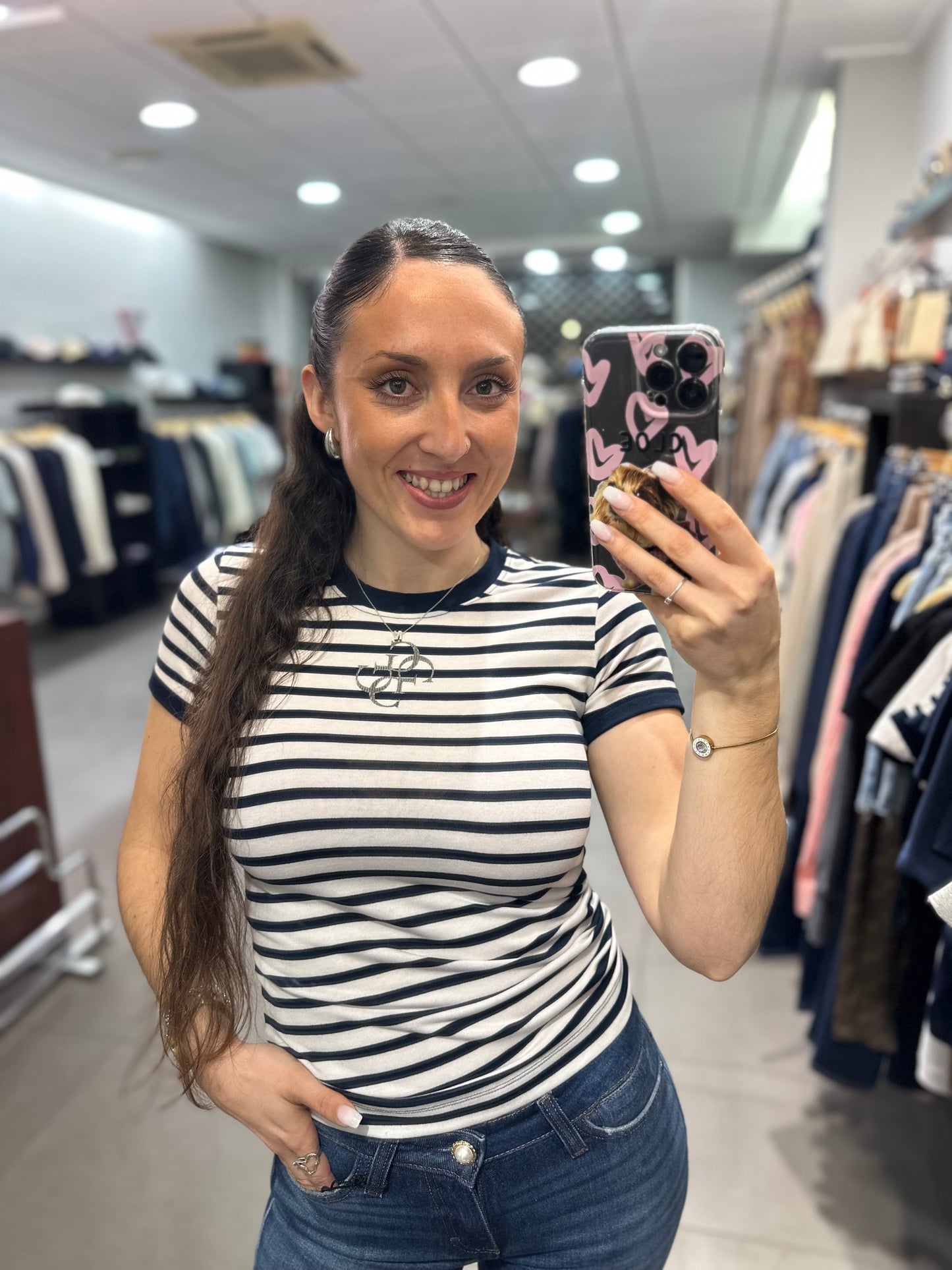 CAMISETA GUESS RAYAS MARINA Y BLANCA CON LOGO 4G BRILLO
