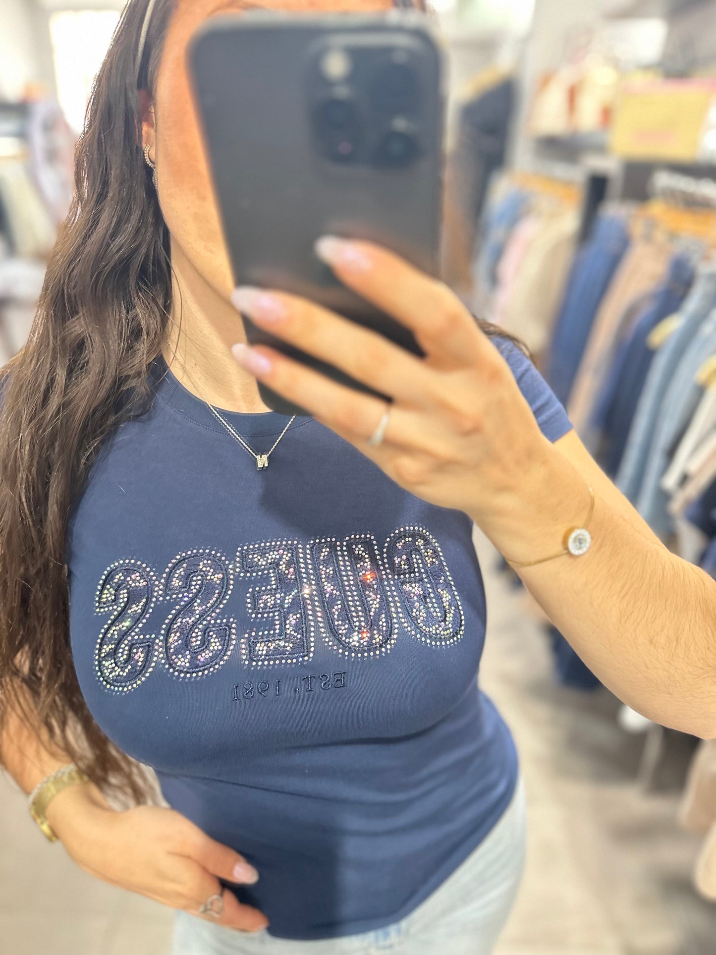 Camiseta Guess Marina logo encaje y brillos iridiscentes