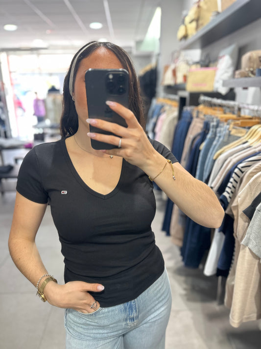 Camiseta Tommy canalé negro cuello pico