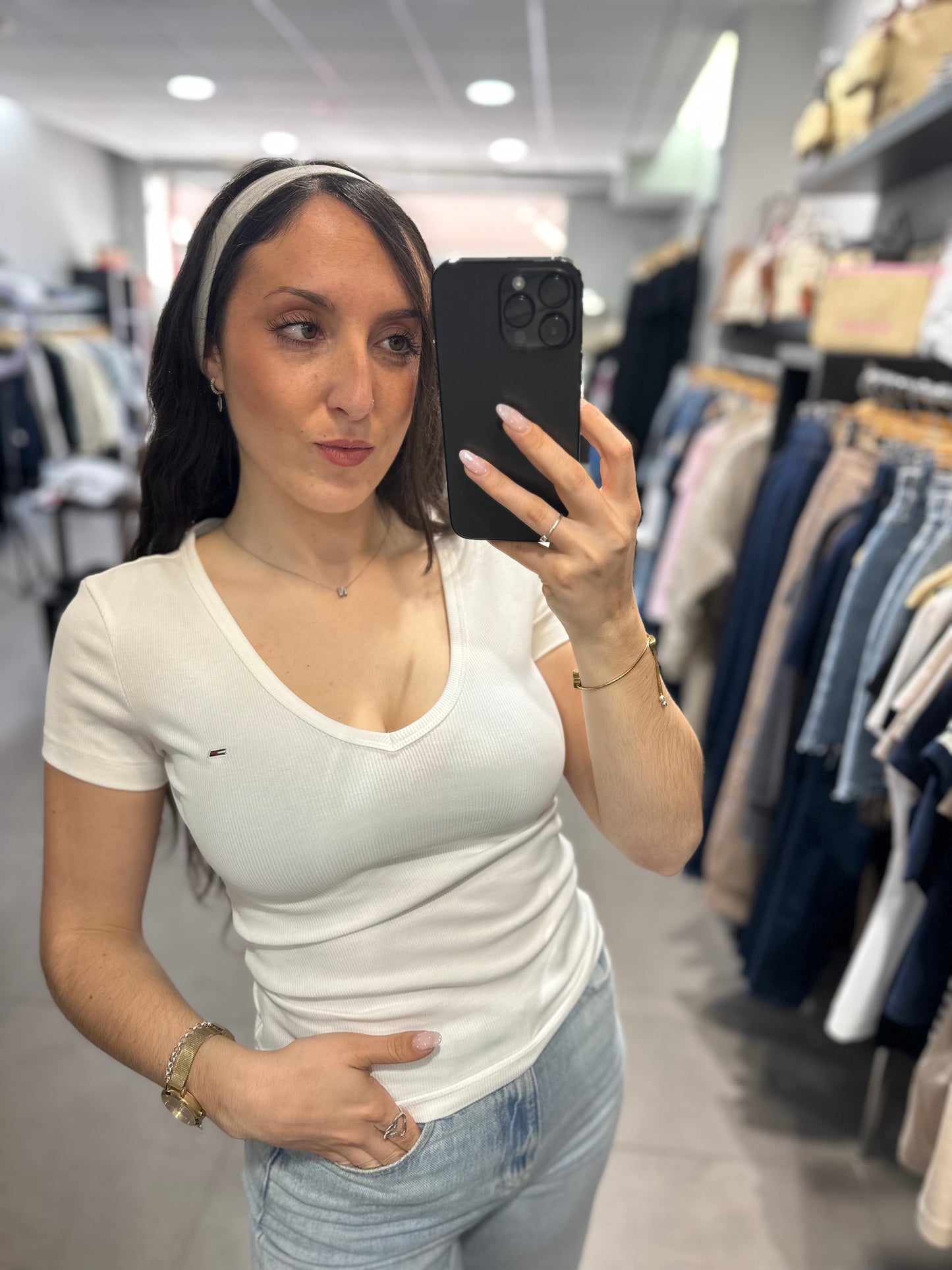 Camiseta Tommy canalé blanca cuello pico