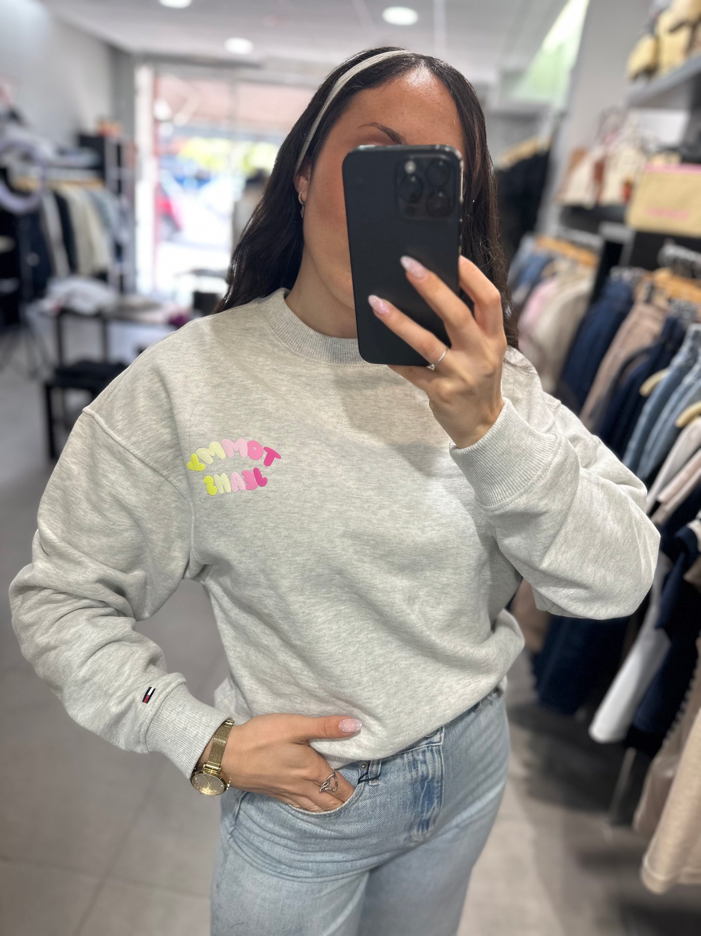 Sudadera Tommy over gris logo bubble espalda rosa y amarillo pastel