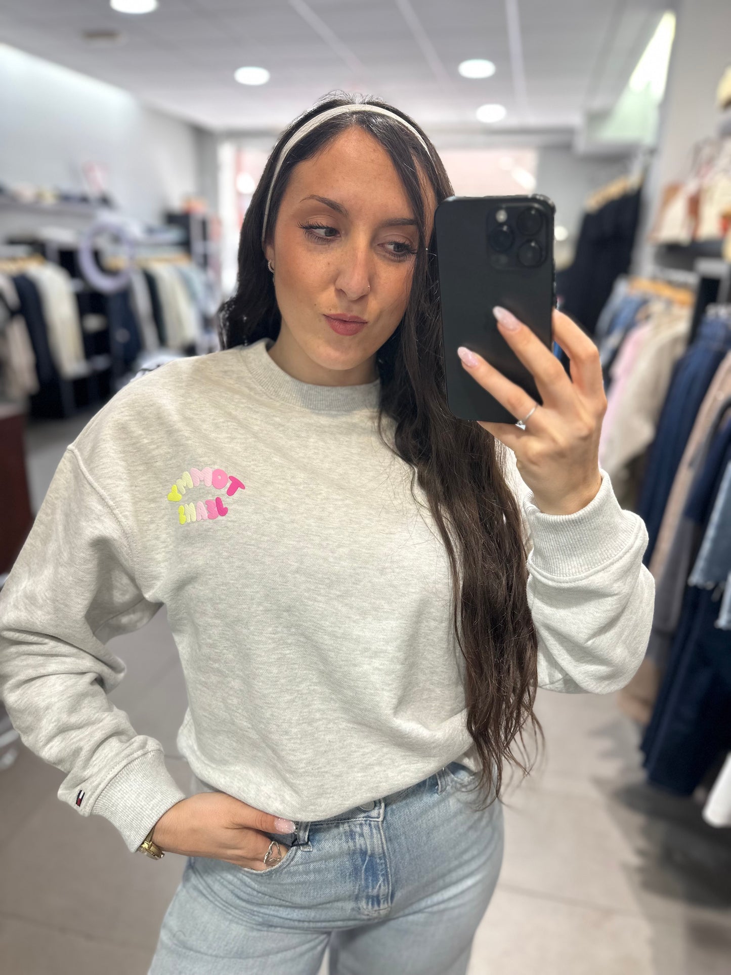 Sudadera Tommy over gris logo bubble espalda rosa y amarillo pastel