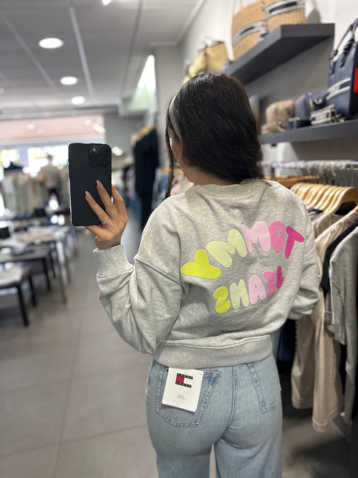 Sudadera Tommy over gris logo bubble espalda rosa y amarillo pastel