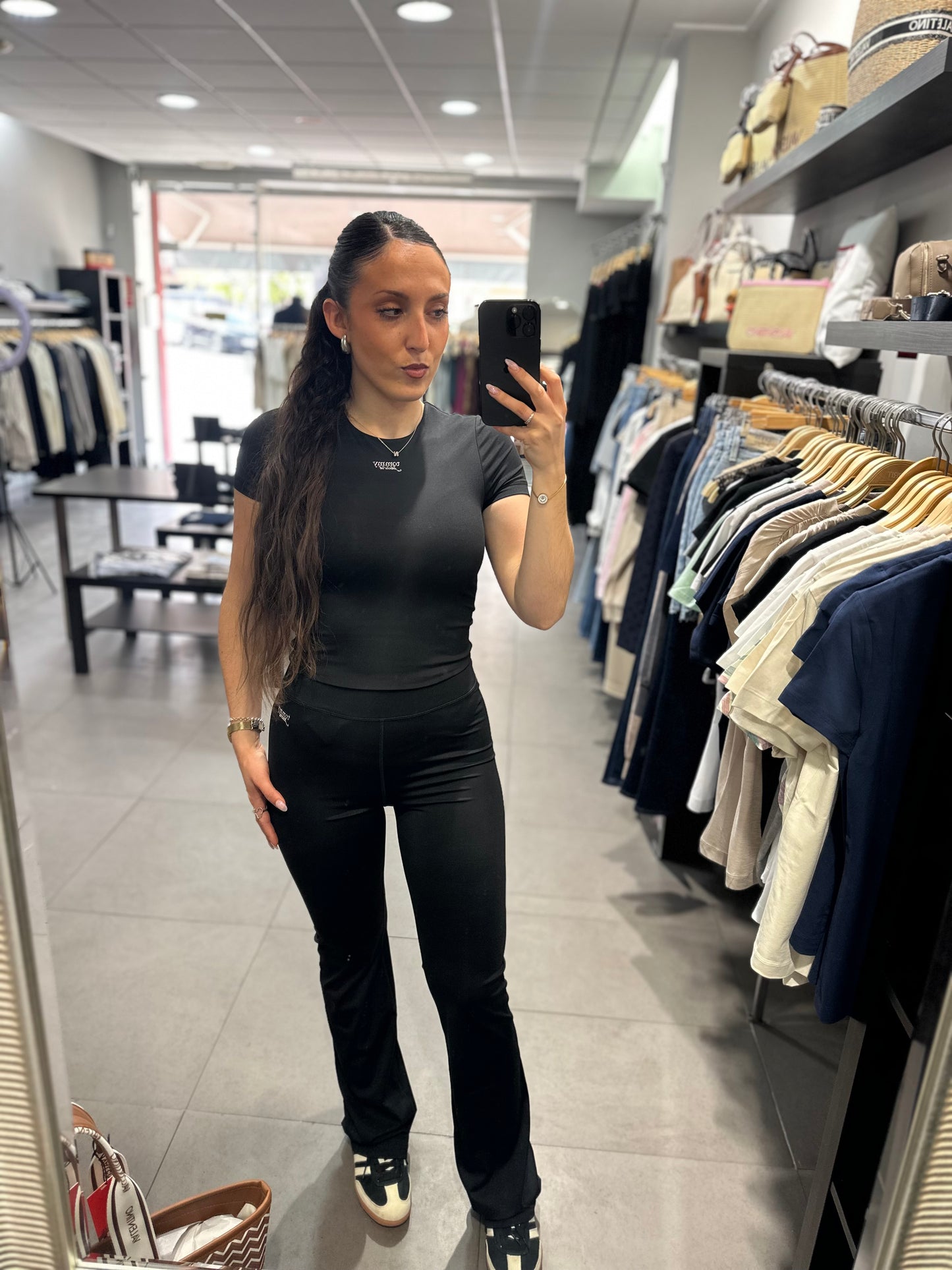 Conjunto Deportivo Tommy malla campana