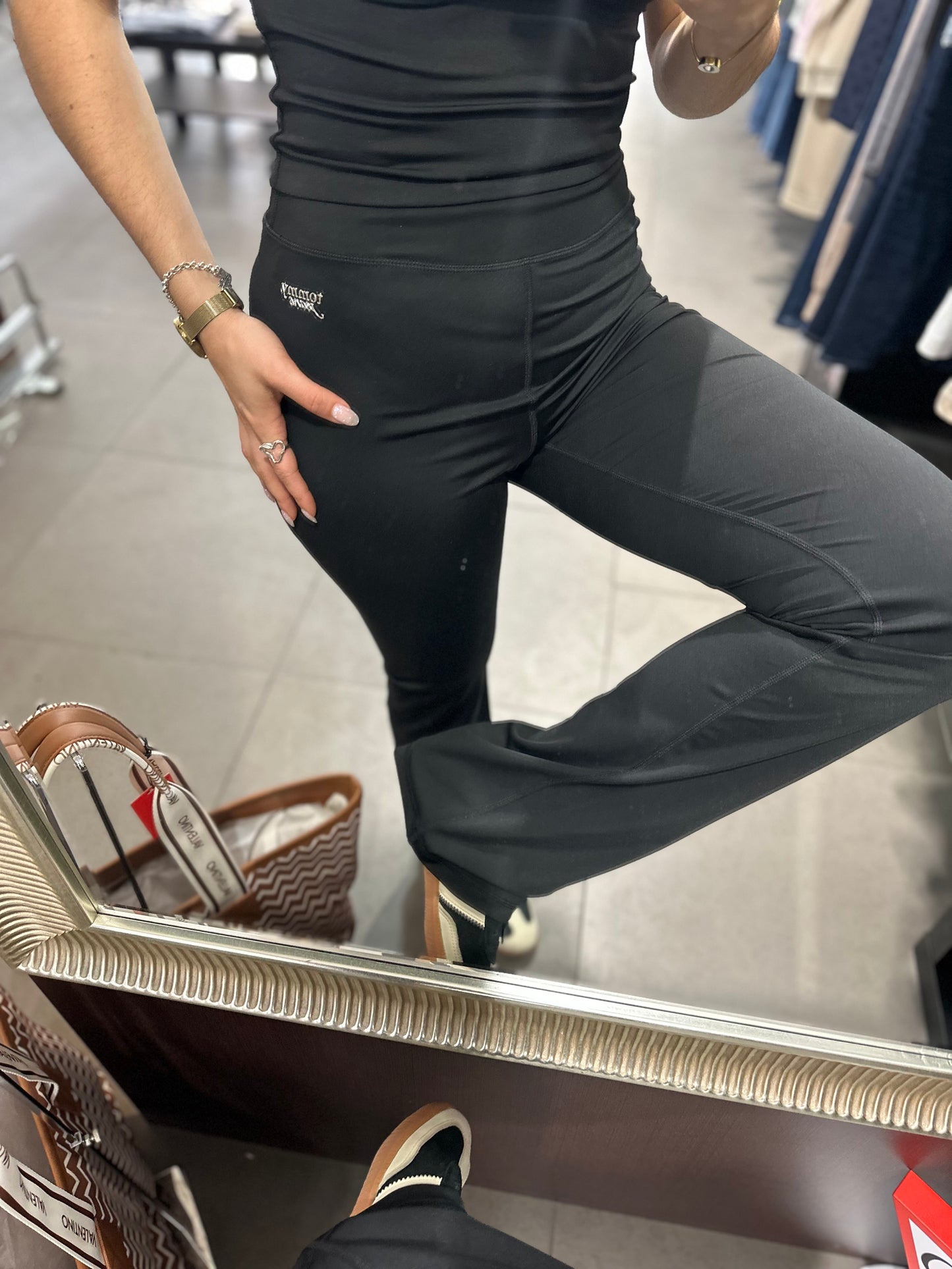 Conjunto Deportivo Tommy malla campana