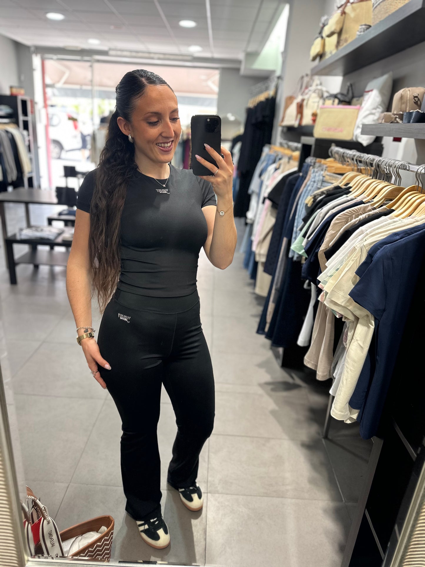 Conjunto Deportivo Tommy malla campana