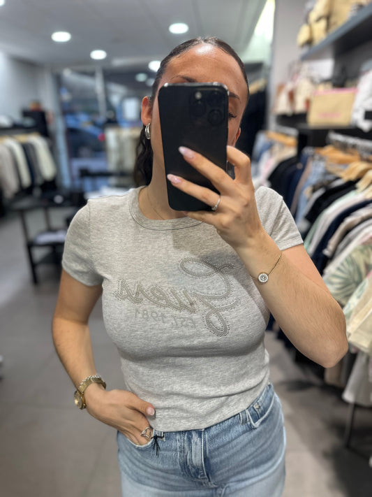 CAMISETA GUESS GRIS CROP CANALÉ CON LOGO BRILLO