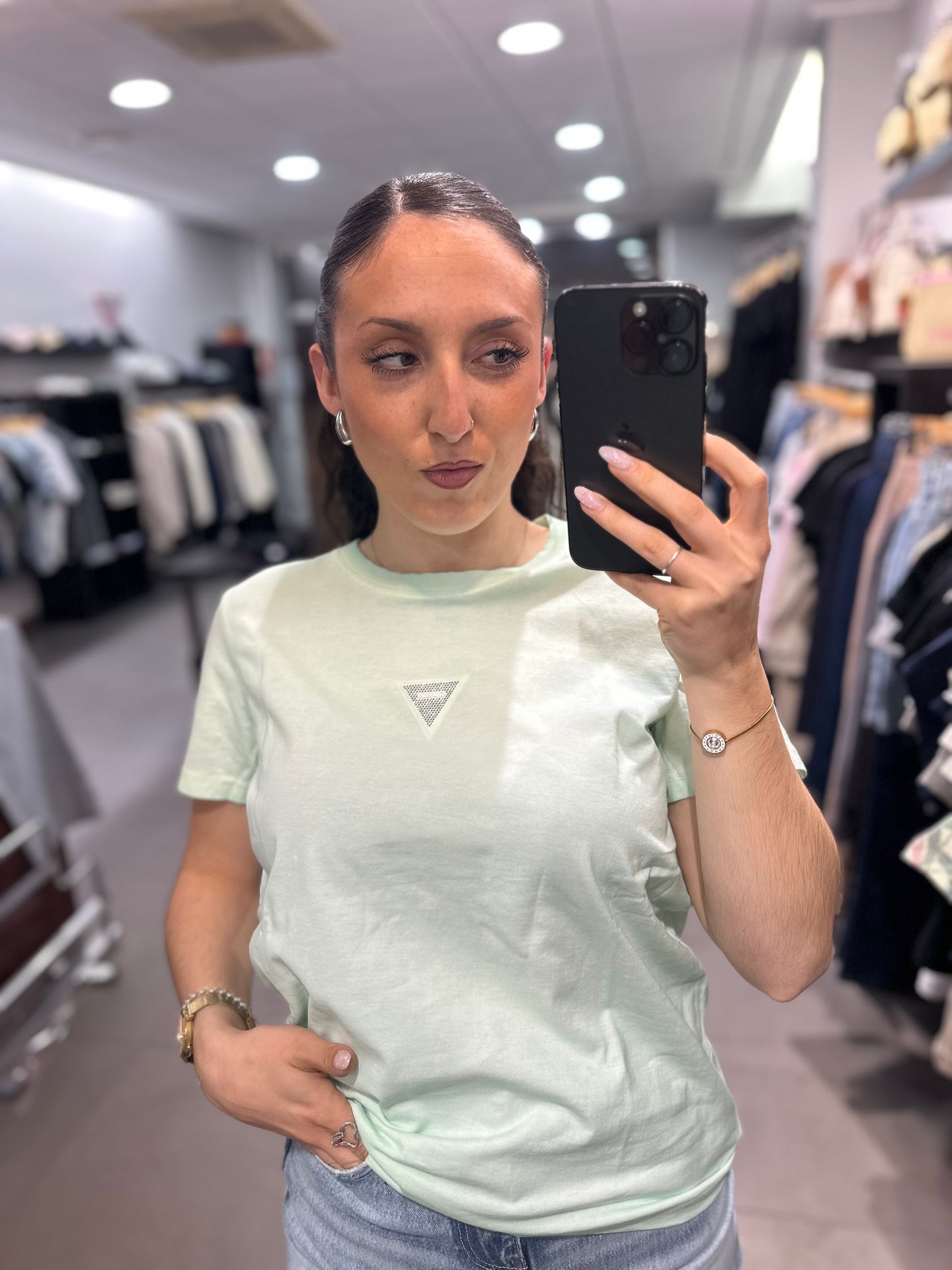 CAMISETA GUESS VERDE AGUA CON LOGO BRILLO