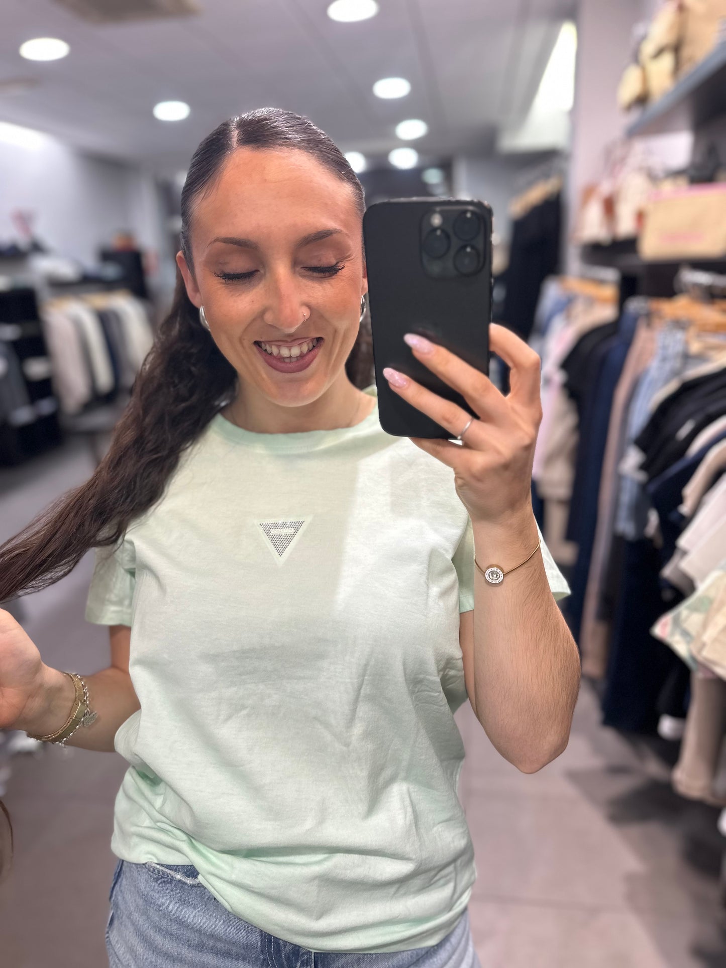 CAMISETA GUESS VERDE AGUA CON LOGO BRILLO