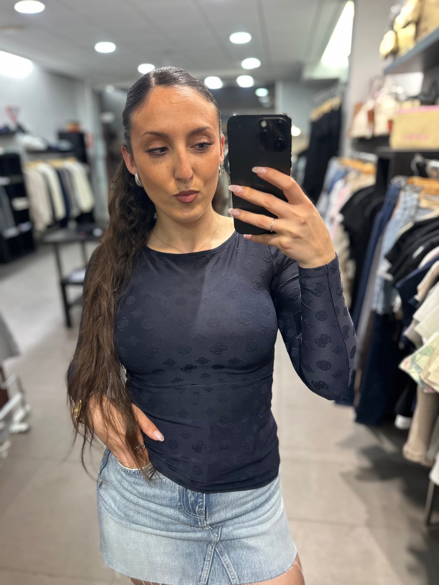 Camiseta Guess Marina con logo 4g relieve al over manga larga