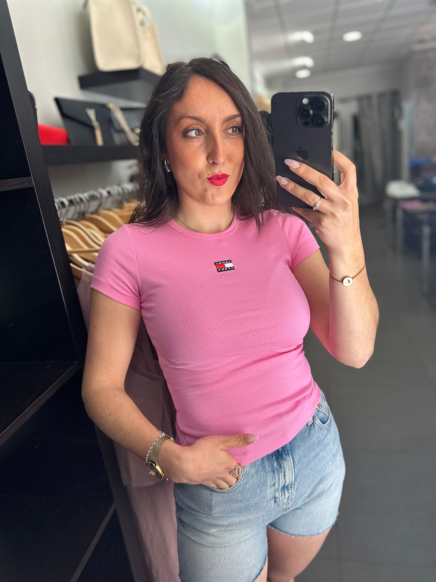Camiseta Tommy canalé rosa logo bordado