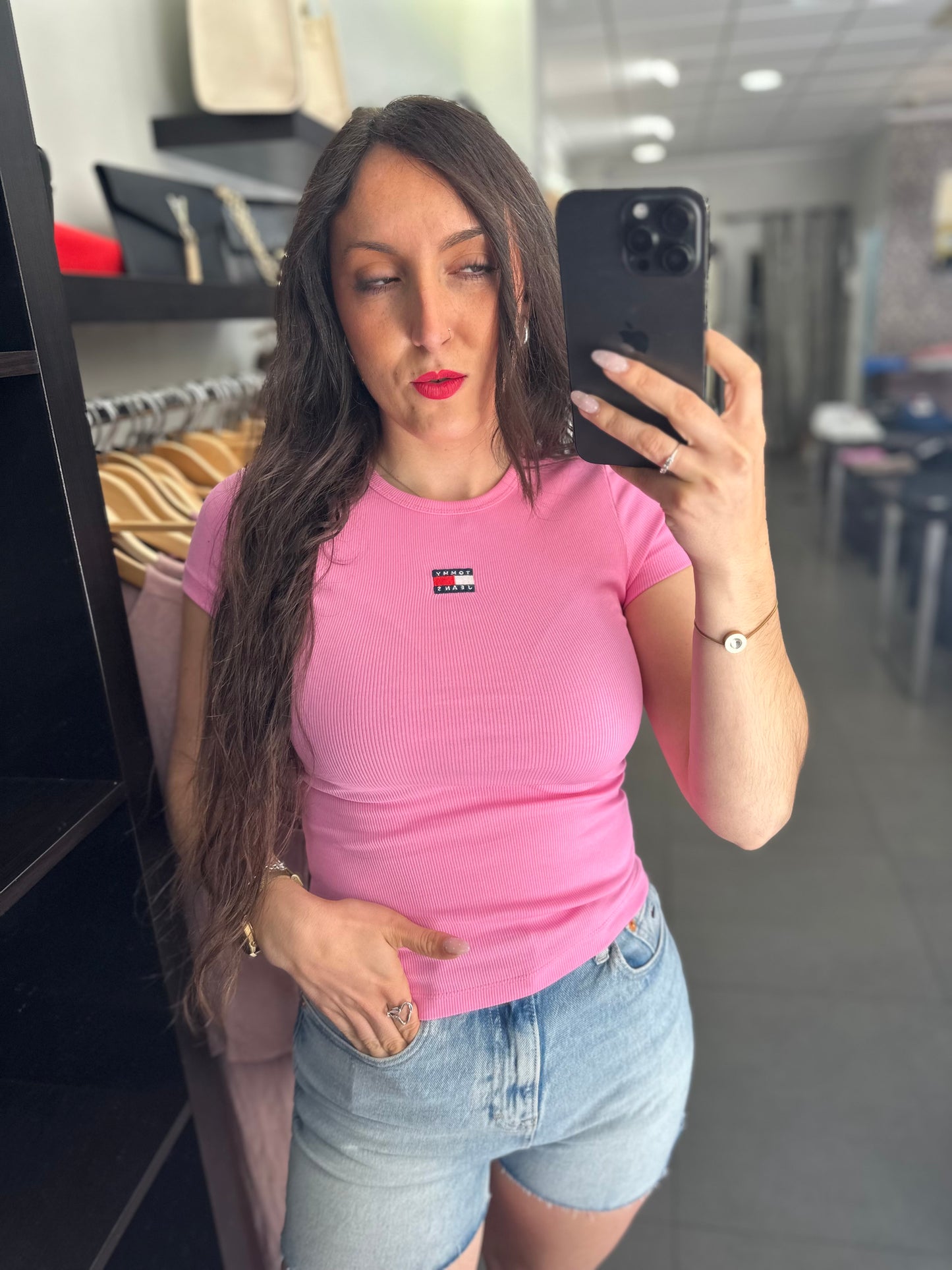 Camiseta Tommy canalé rosa logo bordado