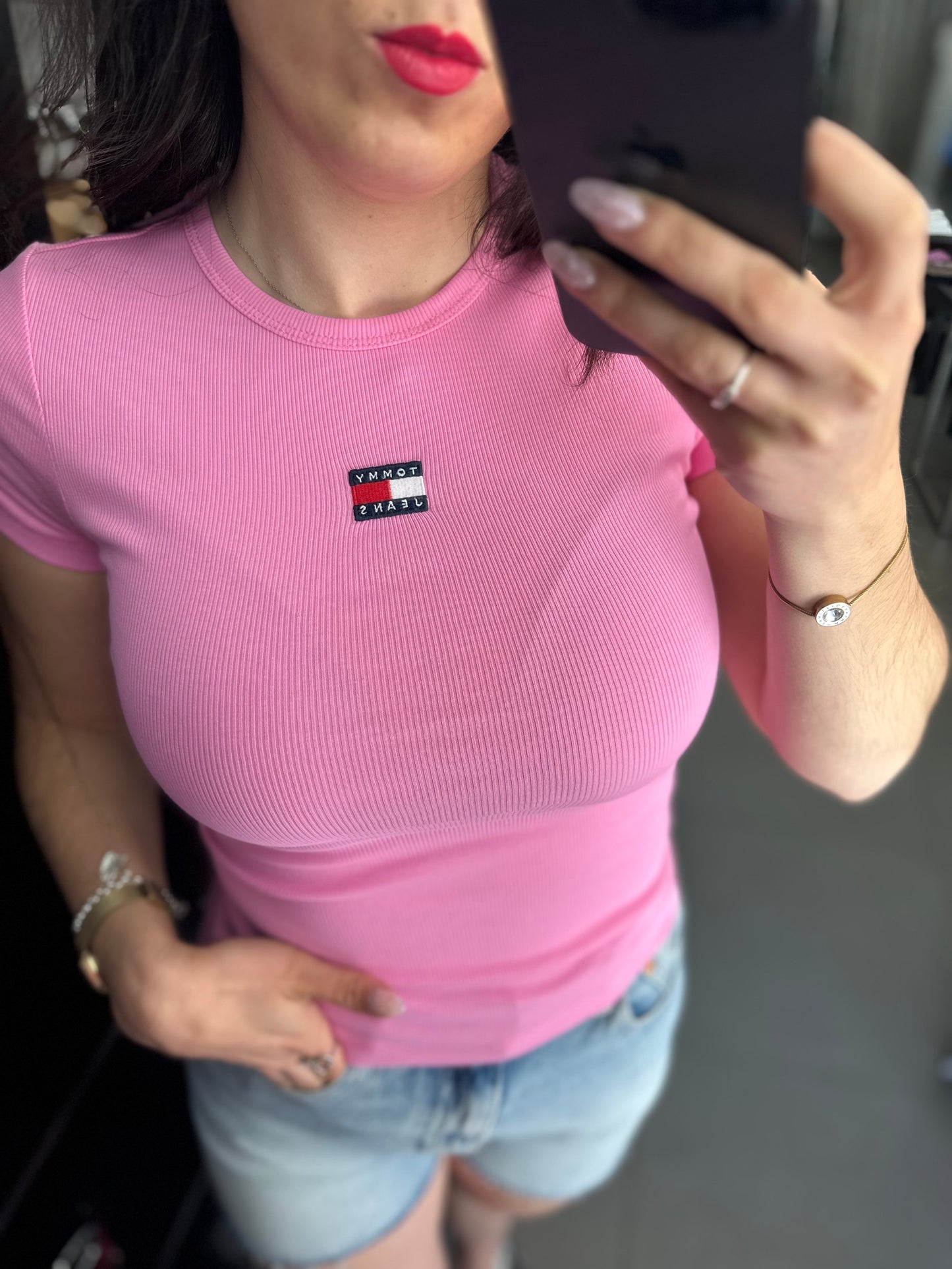 Camiseta Tommy canalé rosa logo bordado