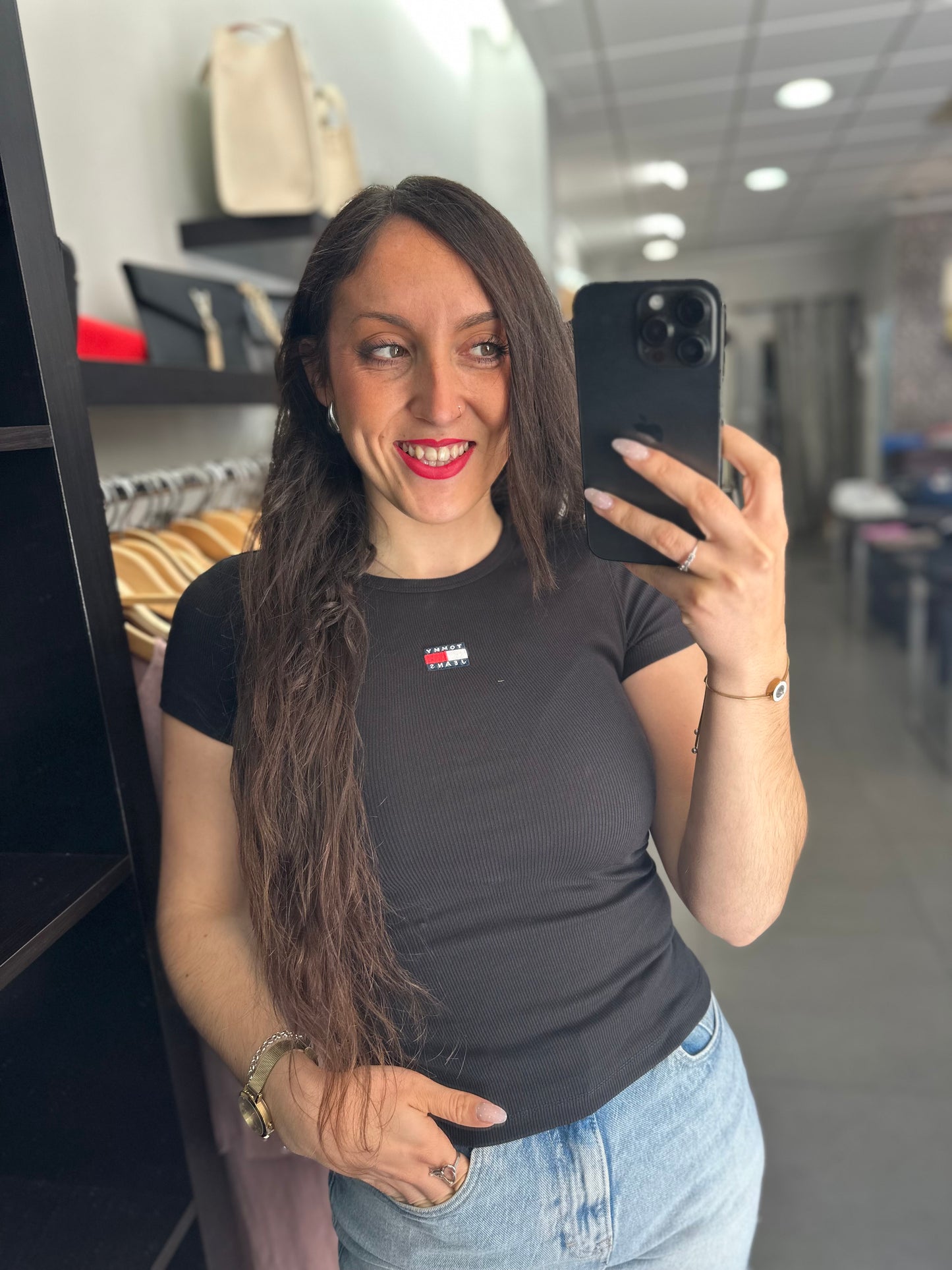 Camiseta Tommy canalé negro logo bordado