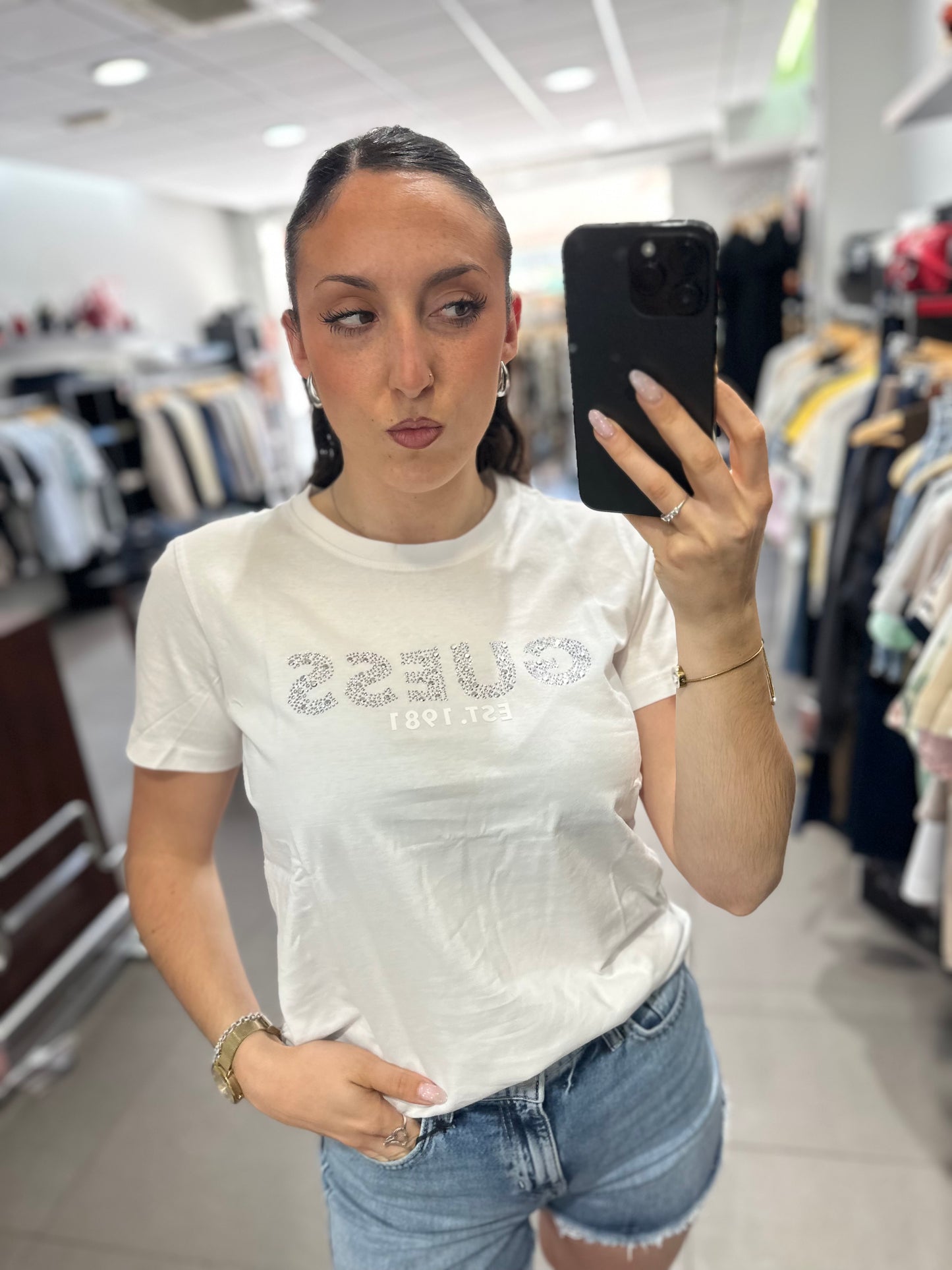 Camiseta Guess blanca logo brillo