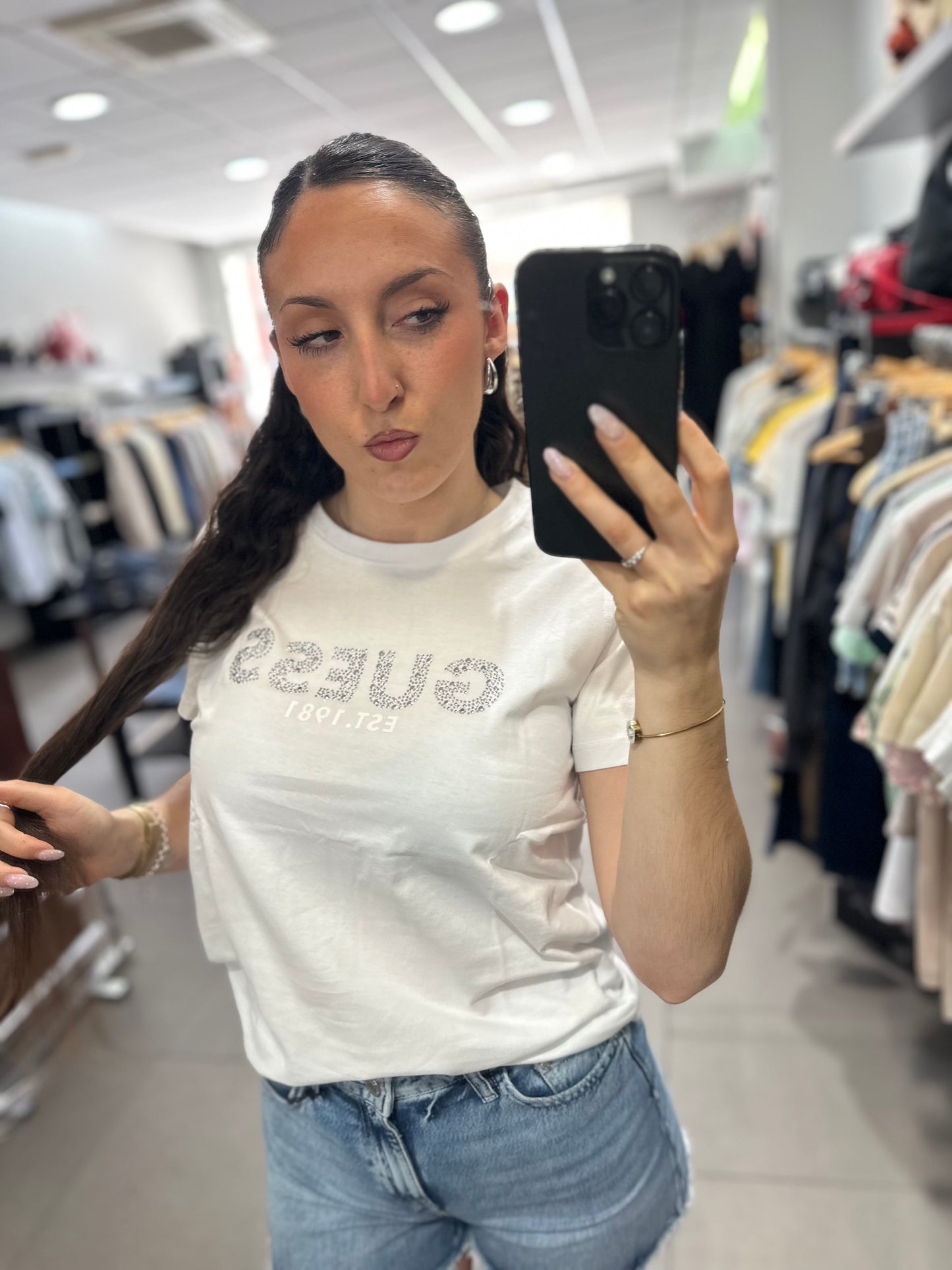 Camiseta Guess blanca logo brillo